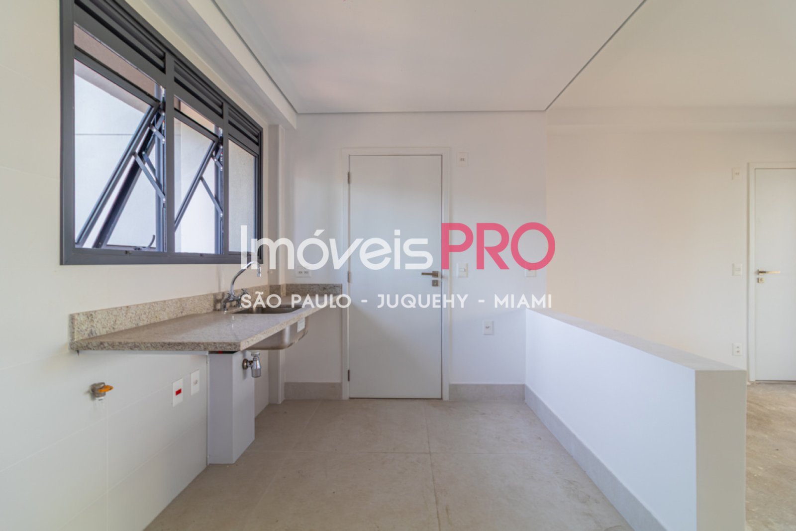 Foto :: https://assets.imoveispro.com.br/thumb/IP38769/apartamento-venda-pinheiros_IP38769_23_1920x1080.jpg?