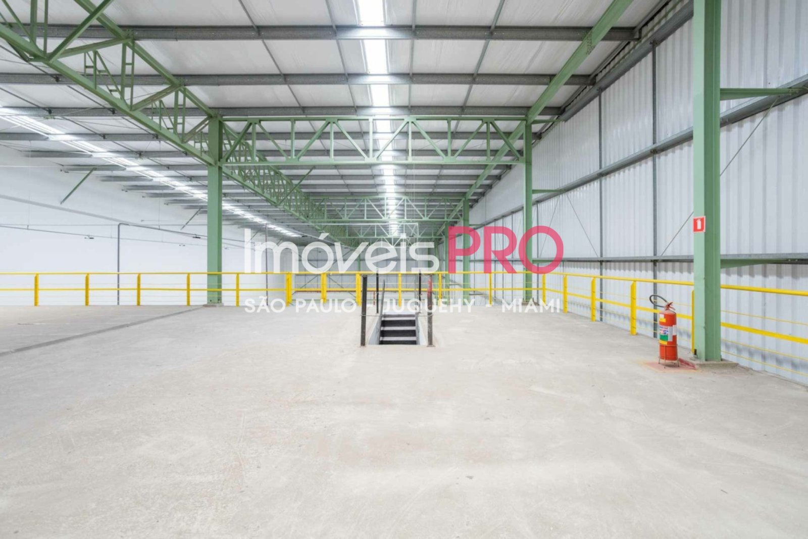 Foto :: https://assets.imoveispro.com.br/thumb/IP38771/galpao-aluguel-vila-ribeiro-de-barros_IP38771_17_1920x1080.jpg?