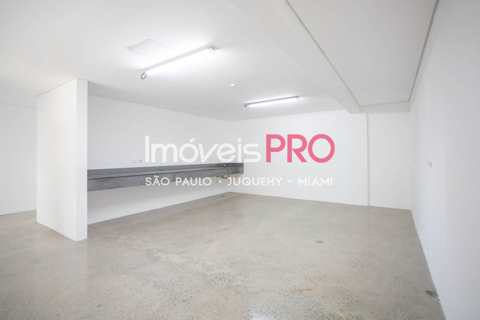 Foto :: https://assets.imoveispro.com.br/thumb/IP38771/galpao-aluguel-vila-ribeiro-de-barros_IP38771_29_1920x1080.jpg?