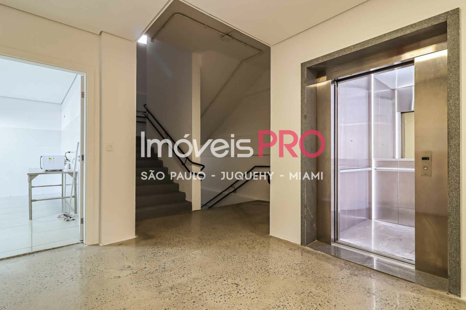 Foto :: https://assets.imoveispro.com.br/thumb/IP38771/galpao-aluguel-vila-ribeiro-de-barros_IP38771_59_1920x1080.jpg?
