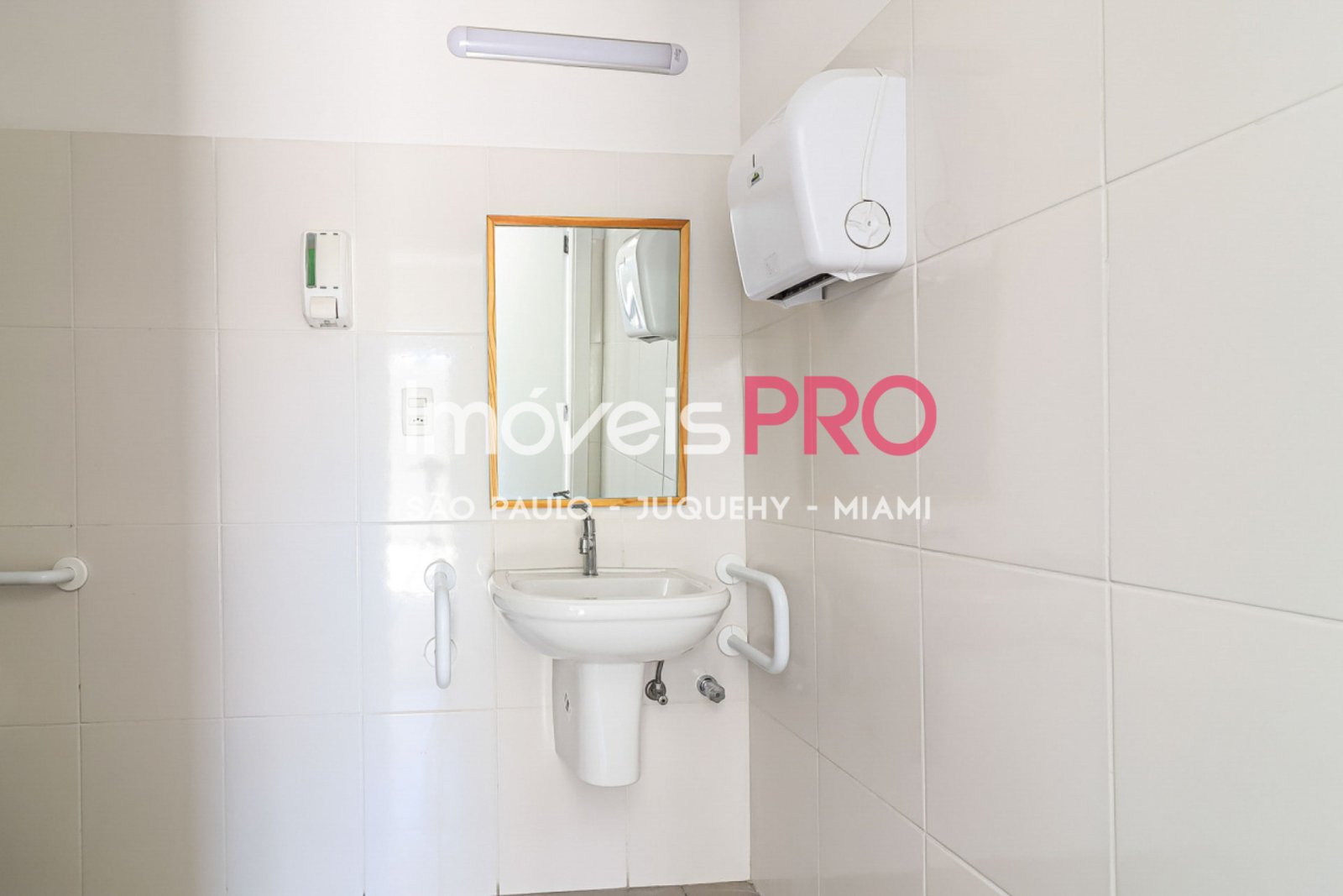 Foto :: https://assets.imoveispro.com.br/thumb/IP38771/galpao-aluguel-vila-ribeiro-de-barros_IP38771_77_1920x1080.jpg?
