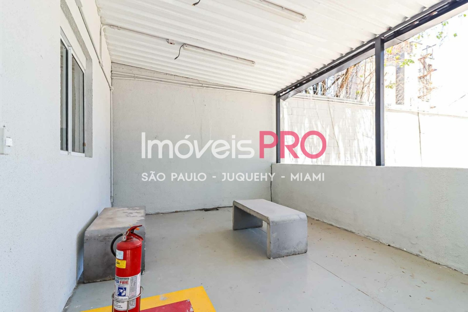 Foto :: https://assets.imoveispro.com.br/thumb/IP38771/galpao-aluguel-vila-ribeiro-de-barros_IP38771_89_1920x1080.jpg?