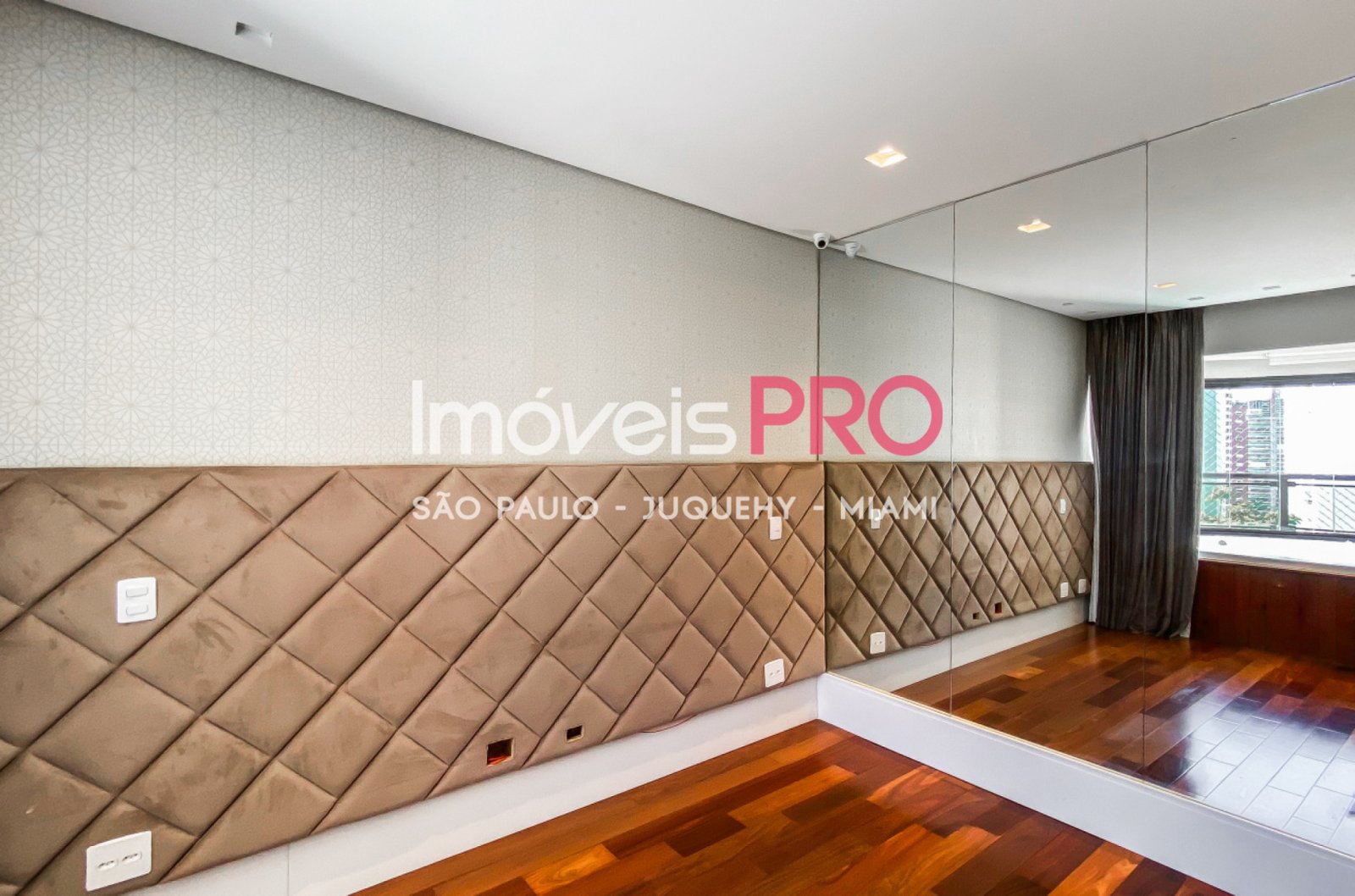 Foto :: IP38778