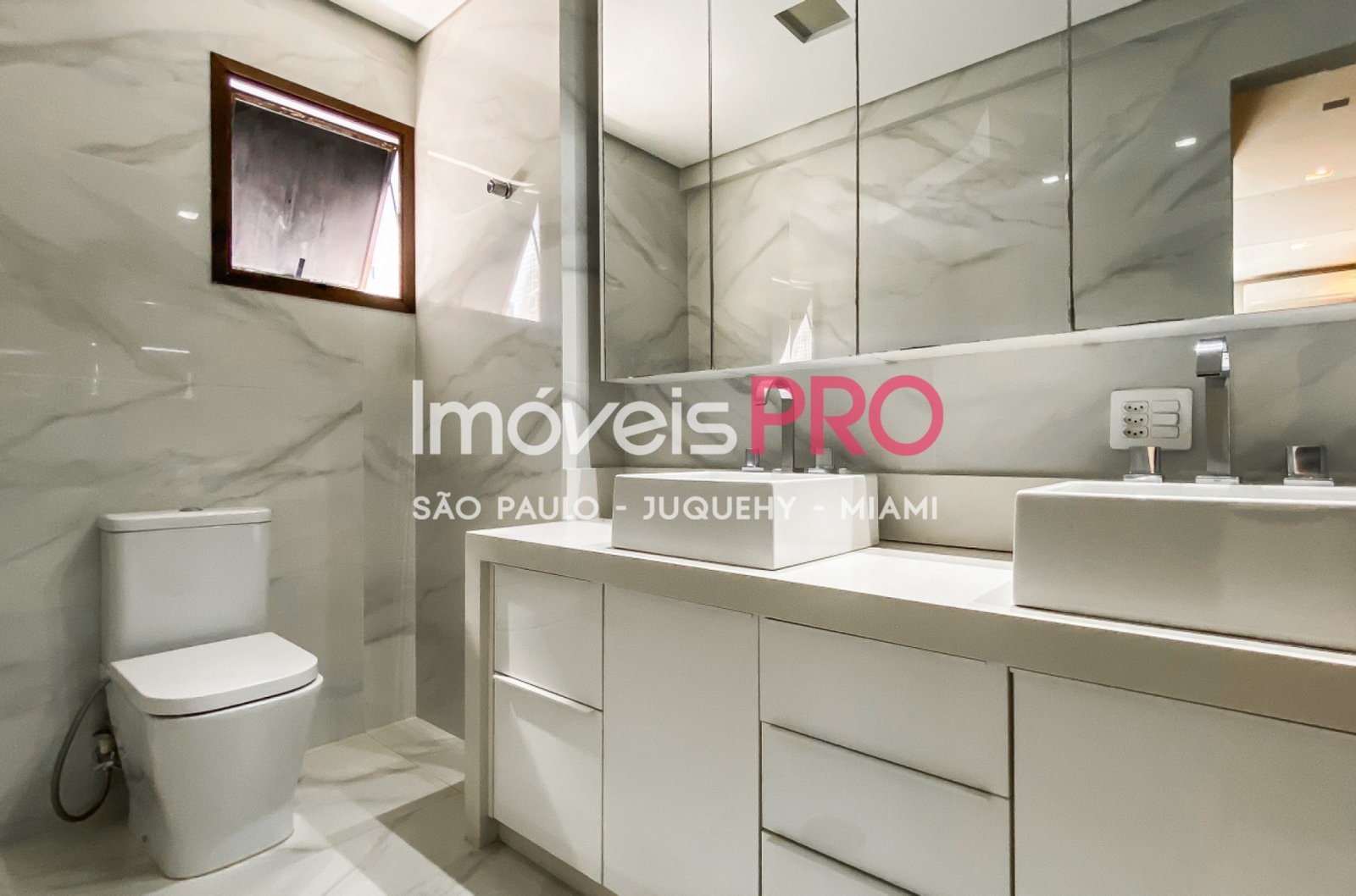 Foto :: IP38778