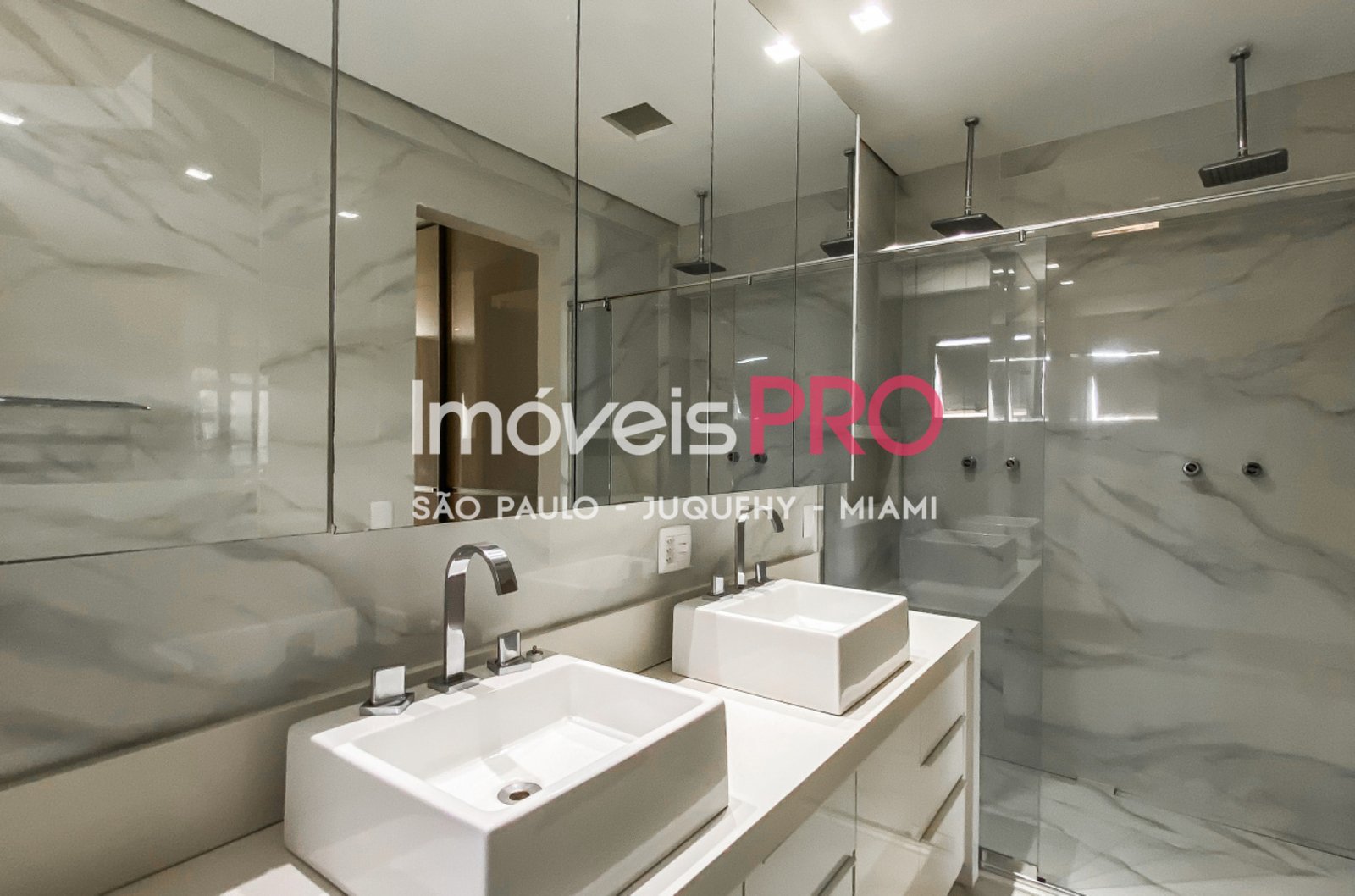 Foto :: IP38778