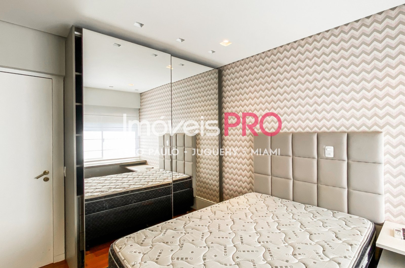 Foto :: IP38778