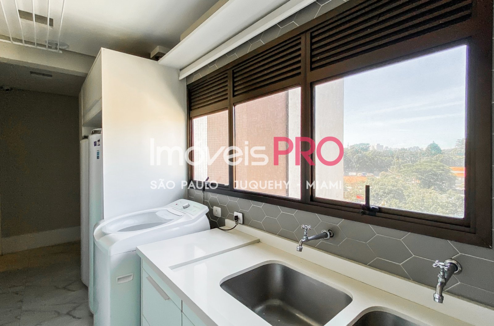 Foto :: IP38778