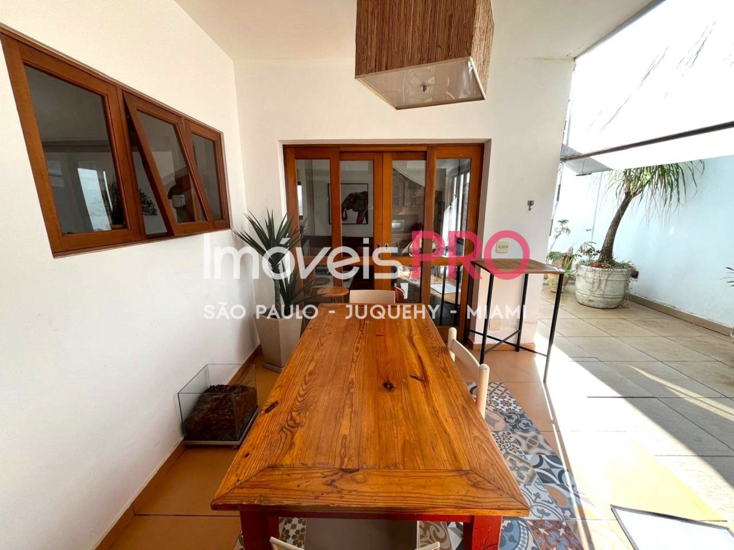 Foto :: https://assets.imoveispro.com.br/thumb/IP38783/casa-de-vila-venda-pinheiros_IP38783_17_1920x1080.jpg?