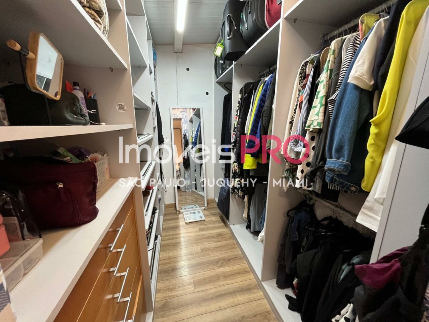 Foto :: https://assets.imoveispro.com.br/thumb/IP38783/casa-de-vila-venda-pinheiros_IP38783_35_1920x1080.jpg?