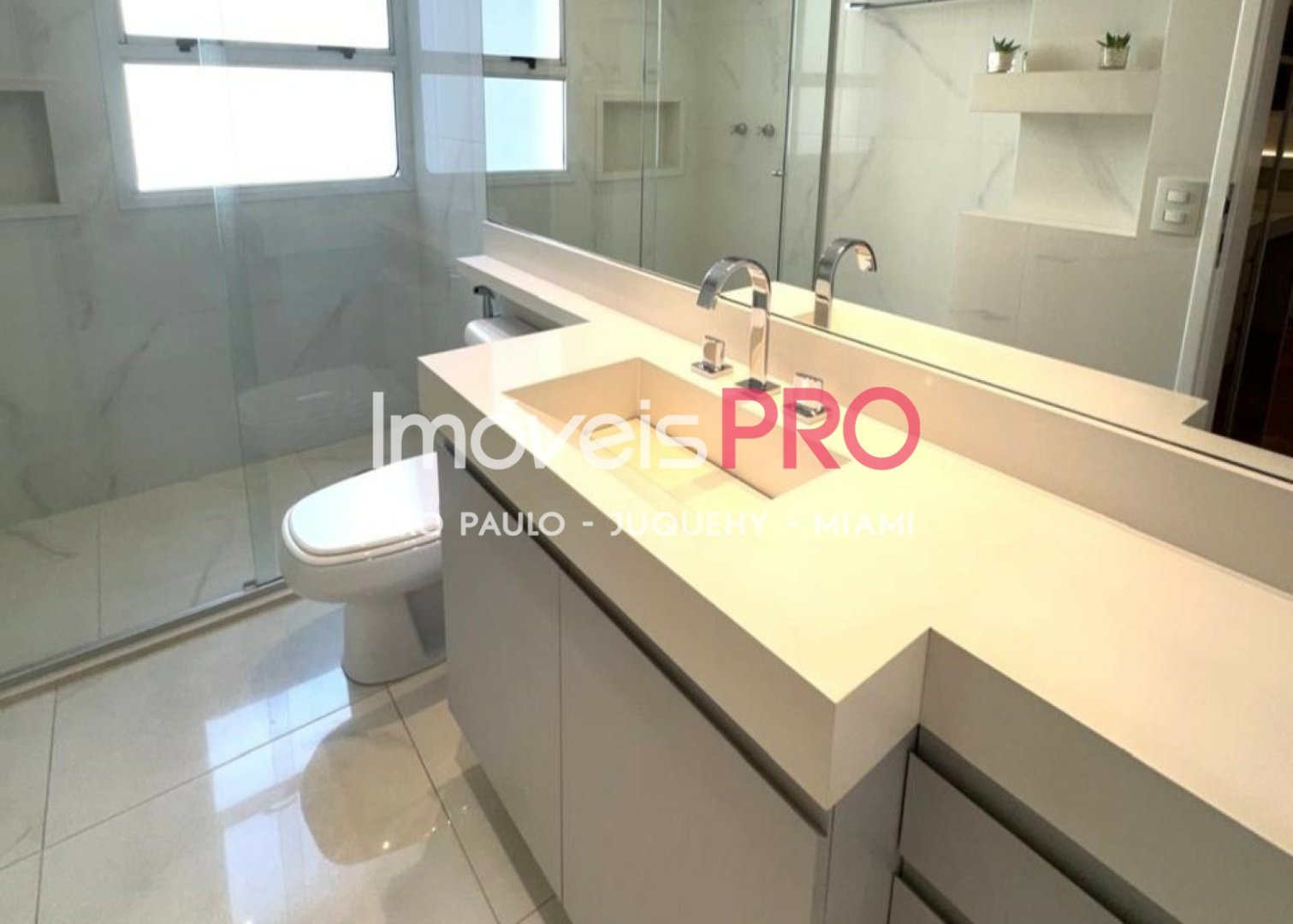 Foto :: https://assets.imoveispro.com.br/thumb/IP38803/apartamento-venda-itaim-bibi_IP38803_17_1920x1080.jpg?