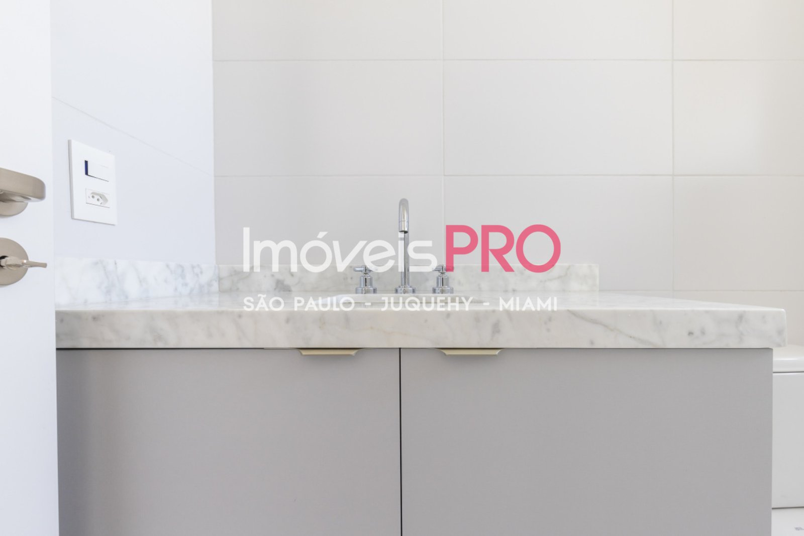 Foto :: https://assets.imoveispro.com.br/thumb/IP38811/apartamento-venda-moema_IP38811_29_1920x1080.jpg?