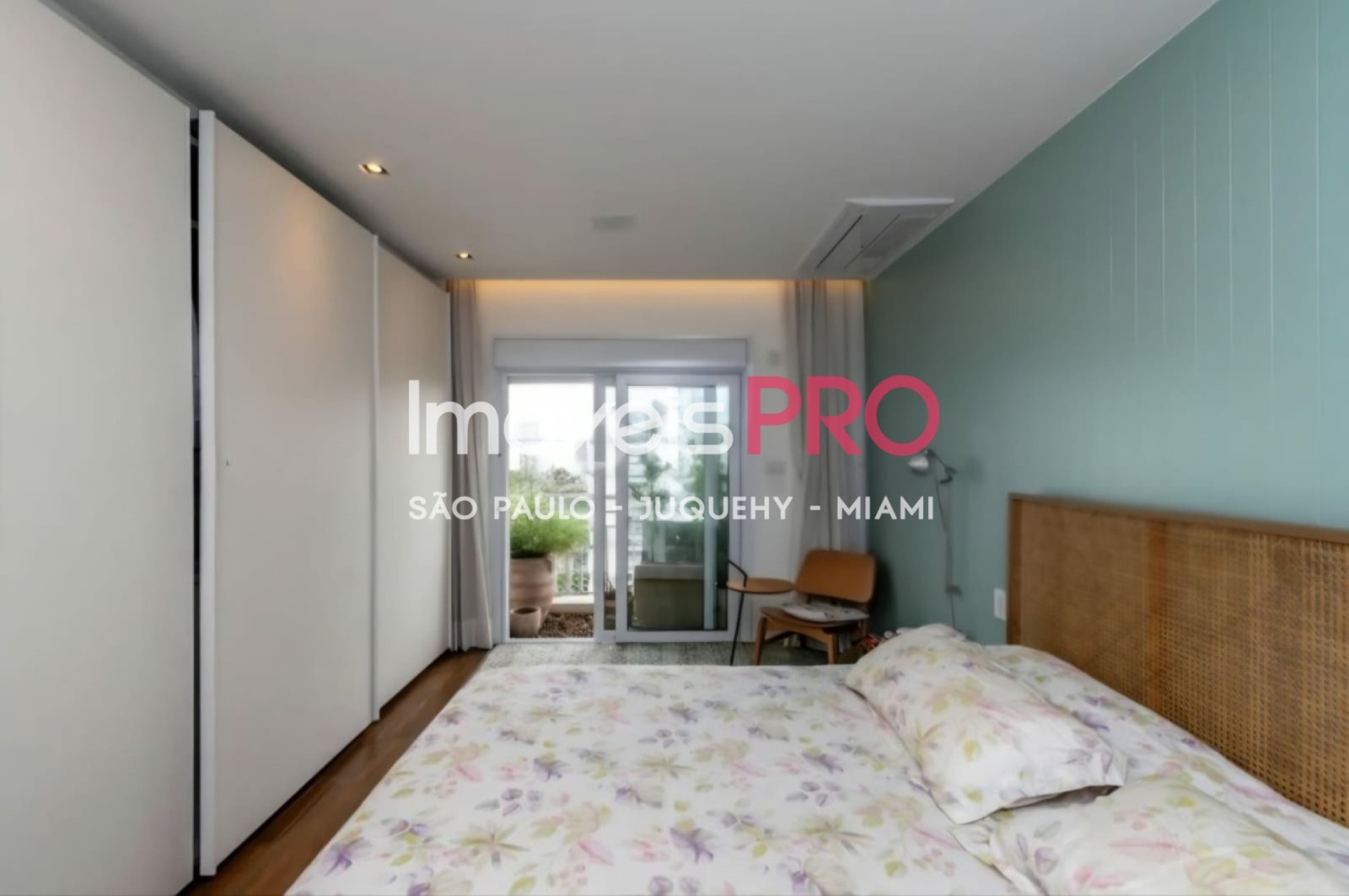 Foto :: IP38819