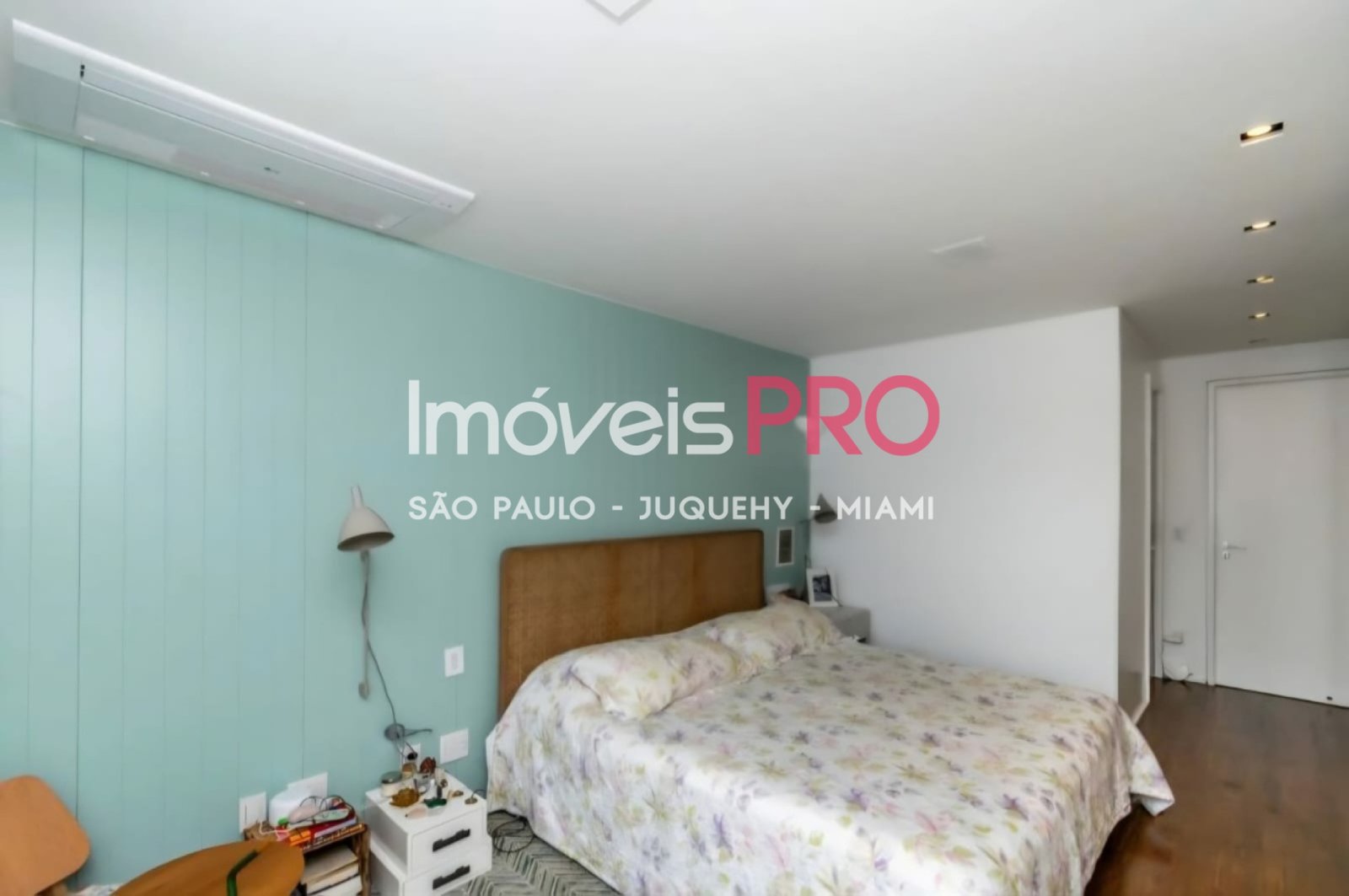 Foto :: IP38819
