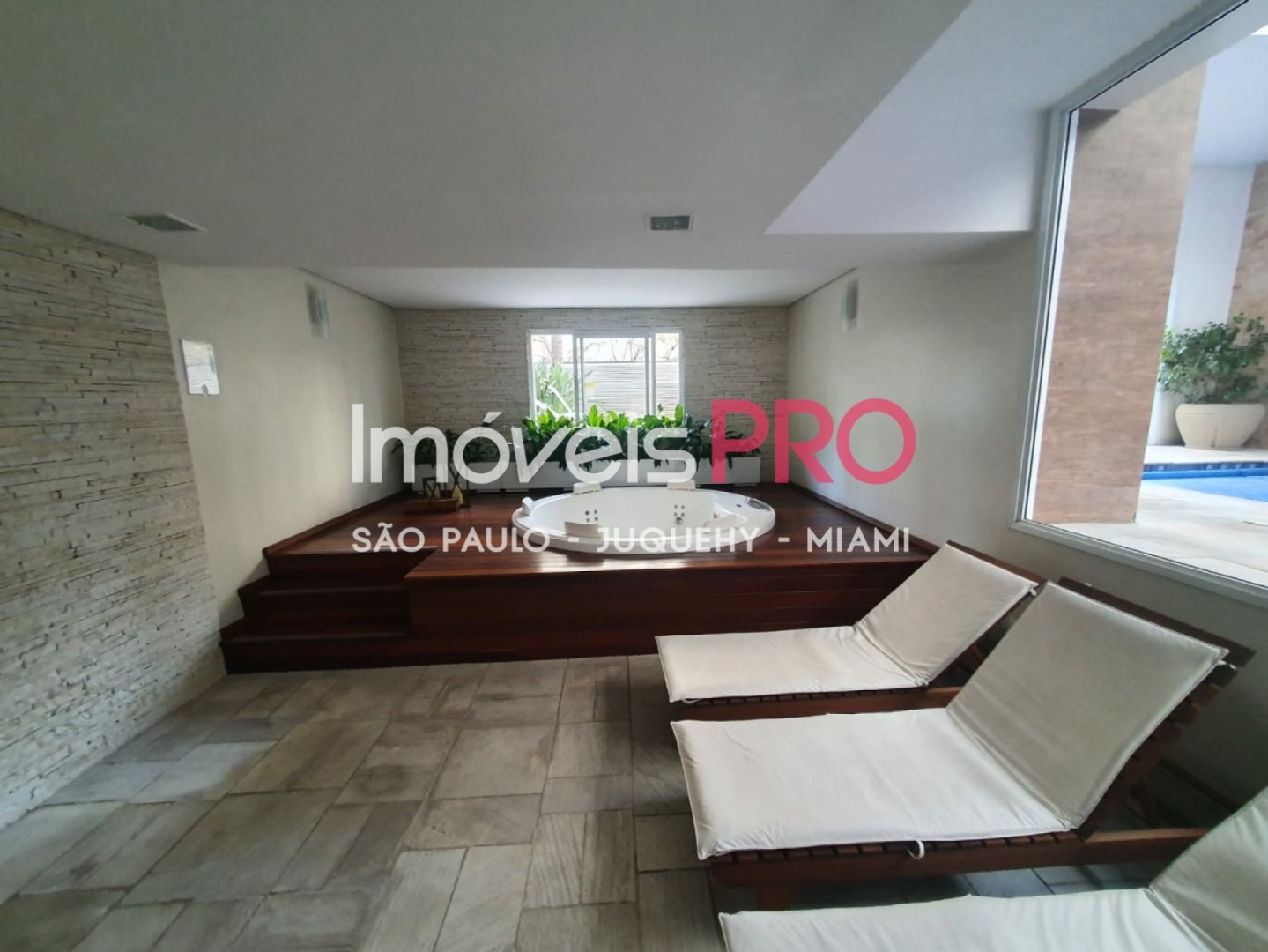 Foto :: IP38819