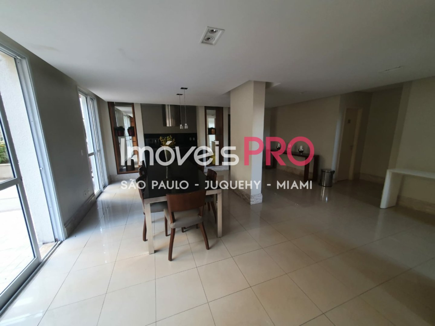 Foto :: IP38819