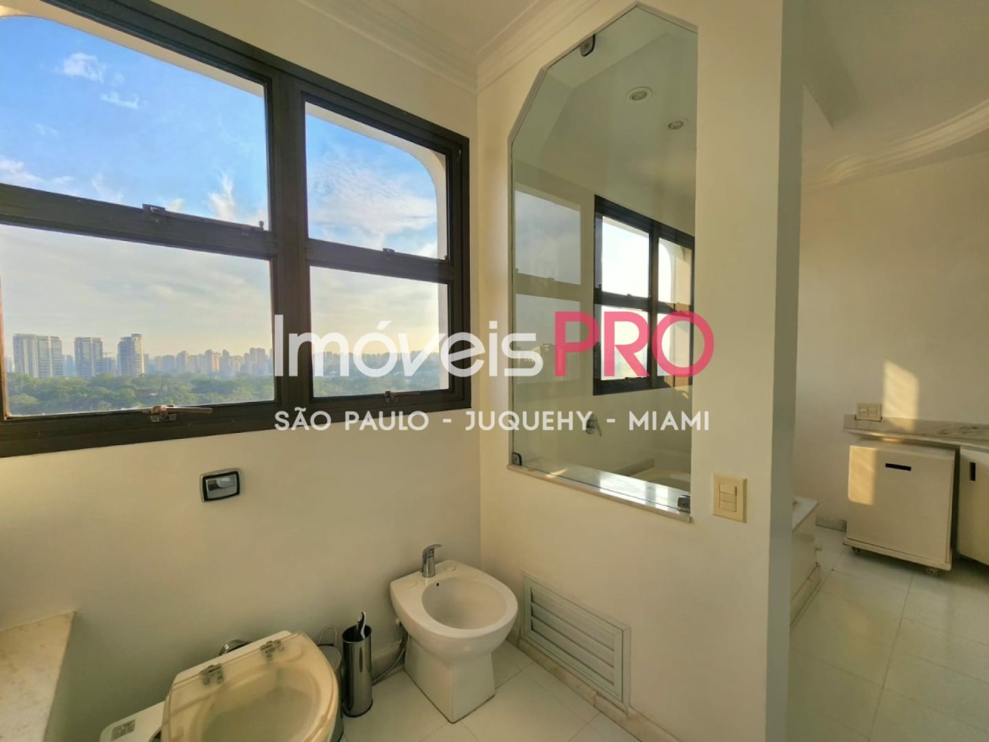 Foto :: https://assets.imoveispro.com.br/thumb/IP38837/apartamento-venda-morumbi_IP38837_35_1920x1080.jpg?