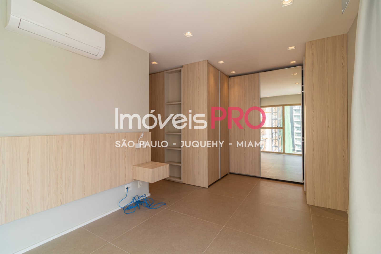 Foto :: https://assets.imoveispro.com.br/thumb/IP38840/apartamento-venda-moema_IP38840_17_1920x1080.jpg?