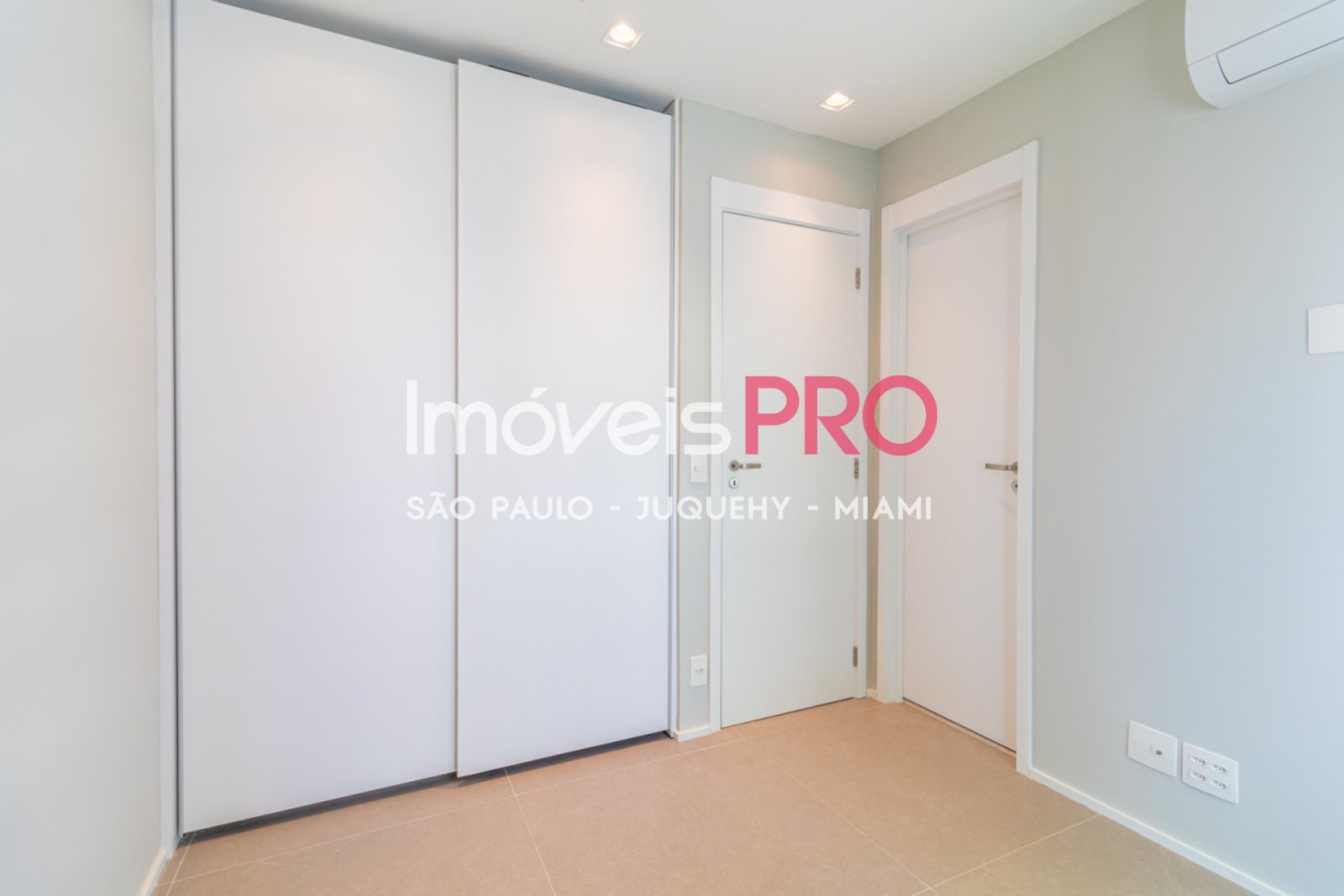Foto :: https://assets.imoveispro.com.br/thumb/IP38840/apartamento-venda-moema_IP38840_23_1920x1080.jpg?