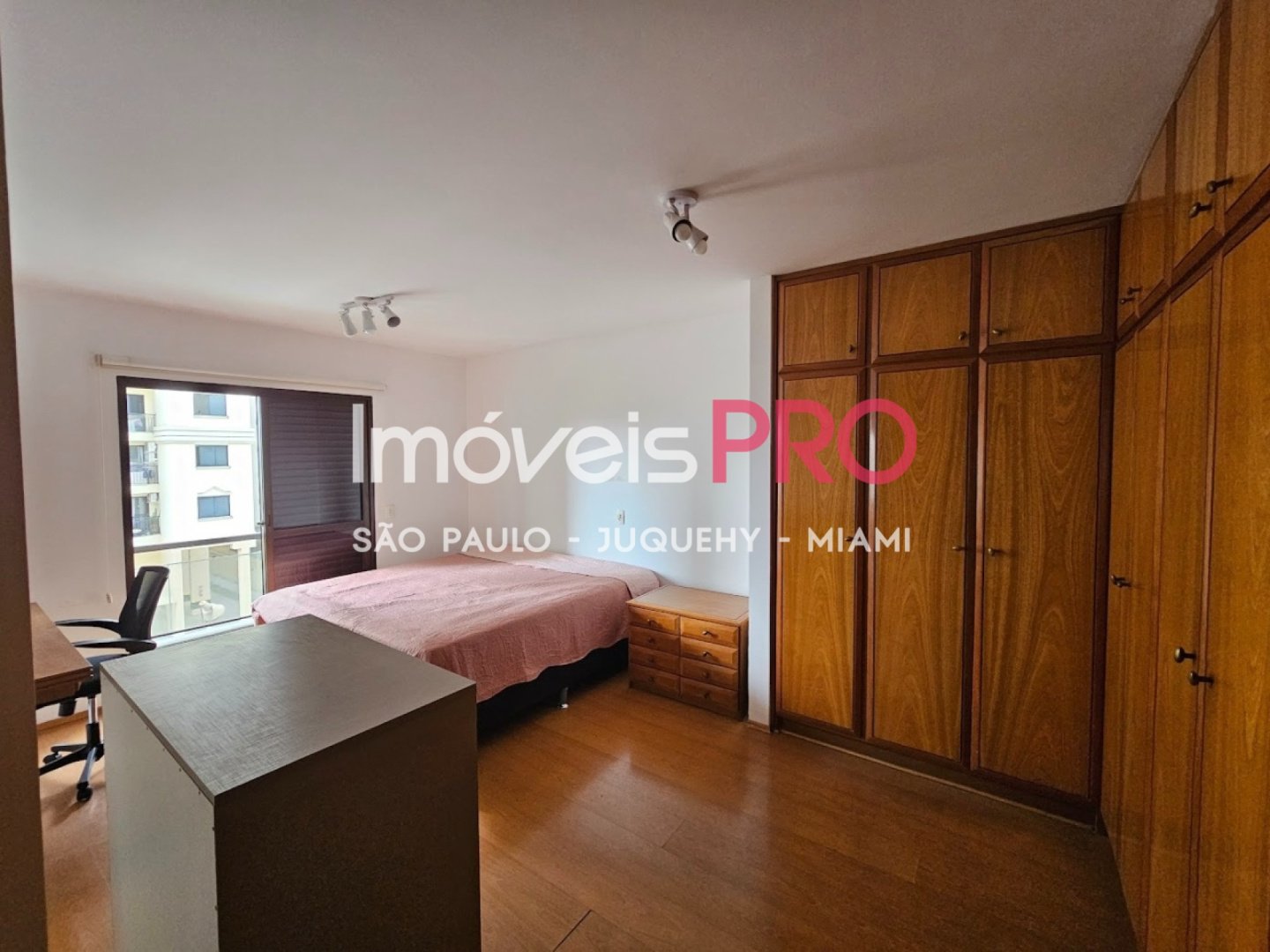Foto :: IP38869