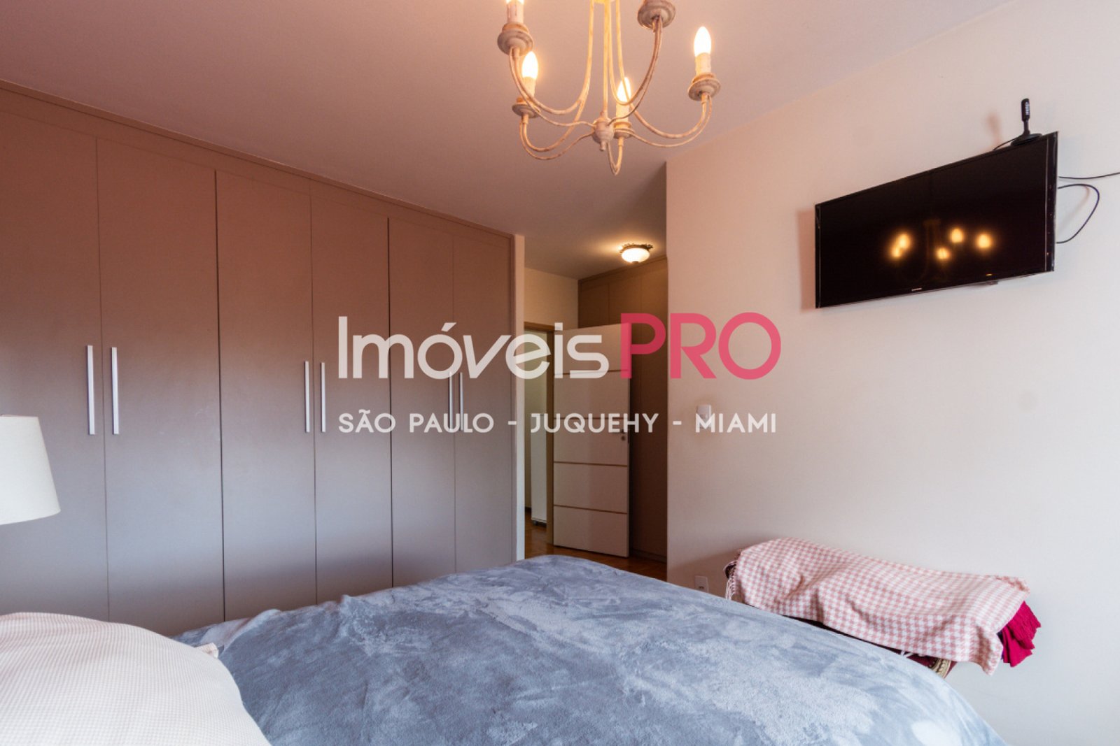 Foto :: https://assets.imoveispro.com.br/thumb/IP38871/casa-venda-planalto-paulista_IP38871_17_1920x1080.jpg?