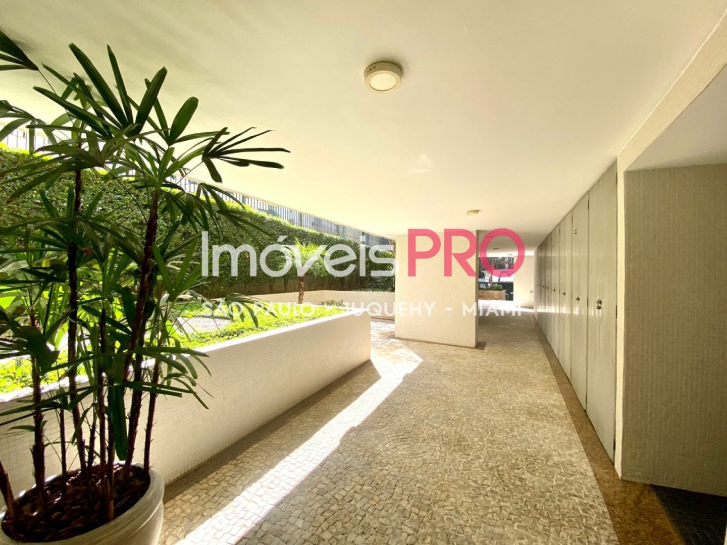 Foto :: https://assets.imoveispro.com.br/thumb/IP38877/apartamento-venda-itaim-bibi_IP38877_29_1920x1080.jpg?