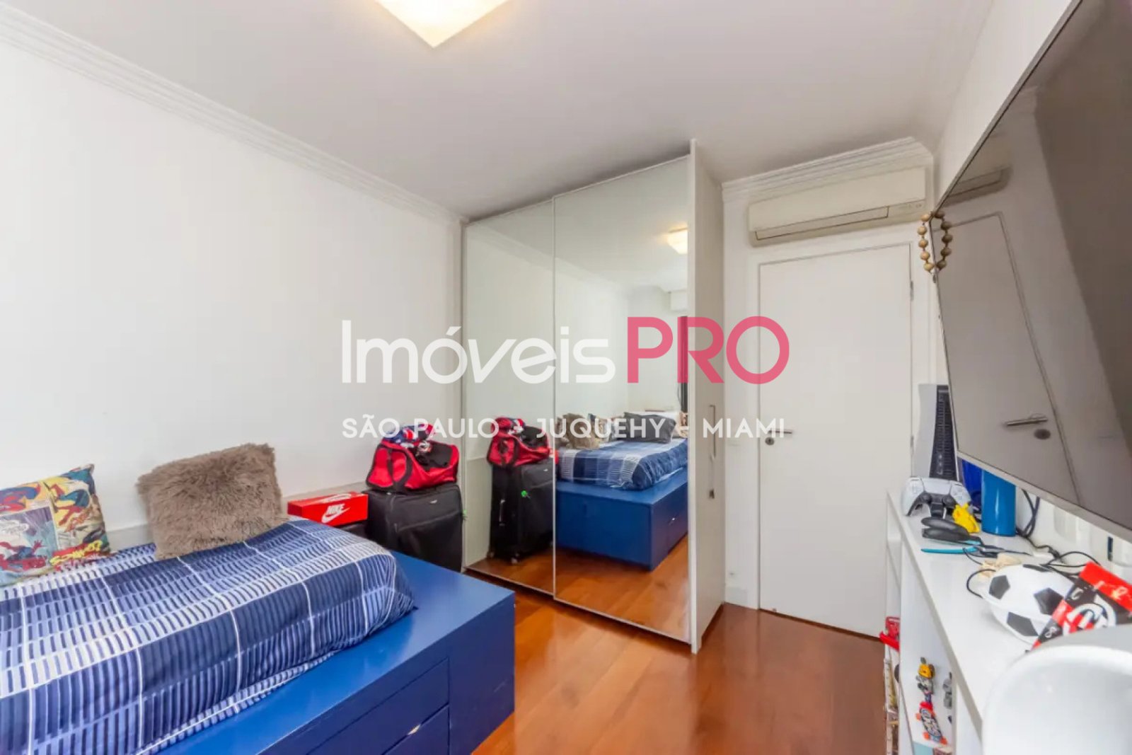 Foto :: IP38878