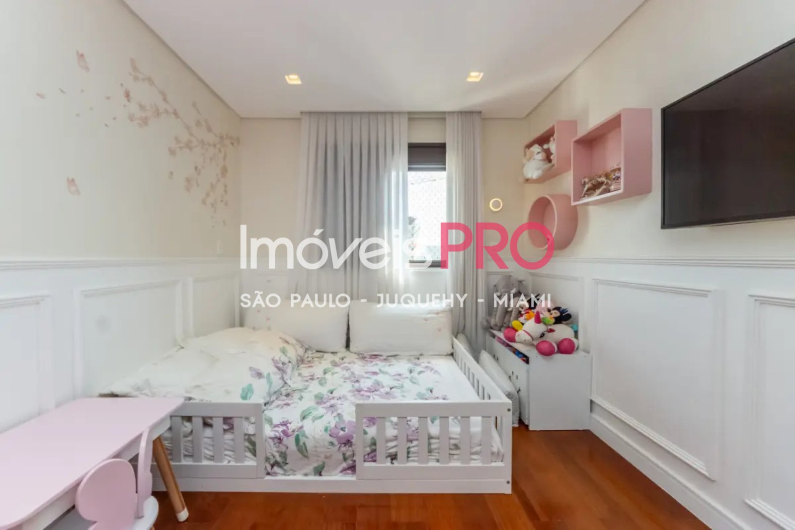 Foto :: IP38878