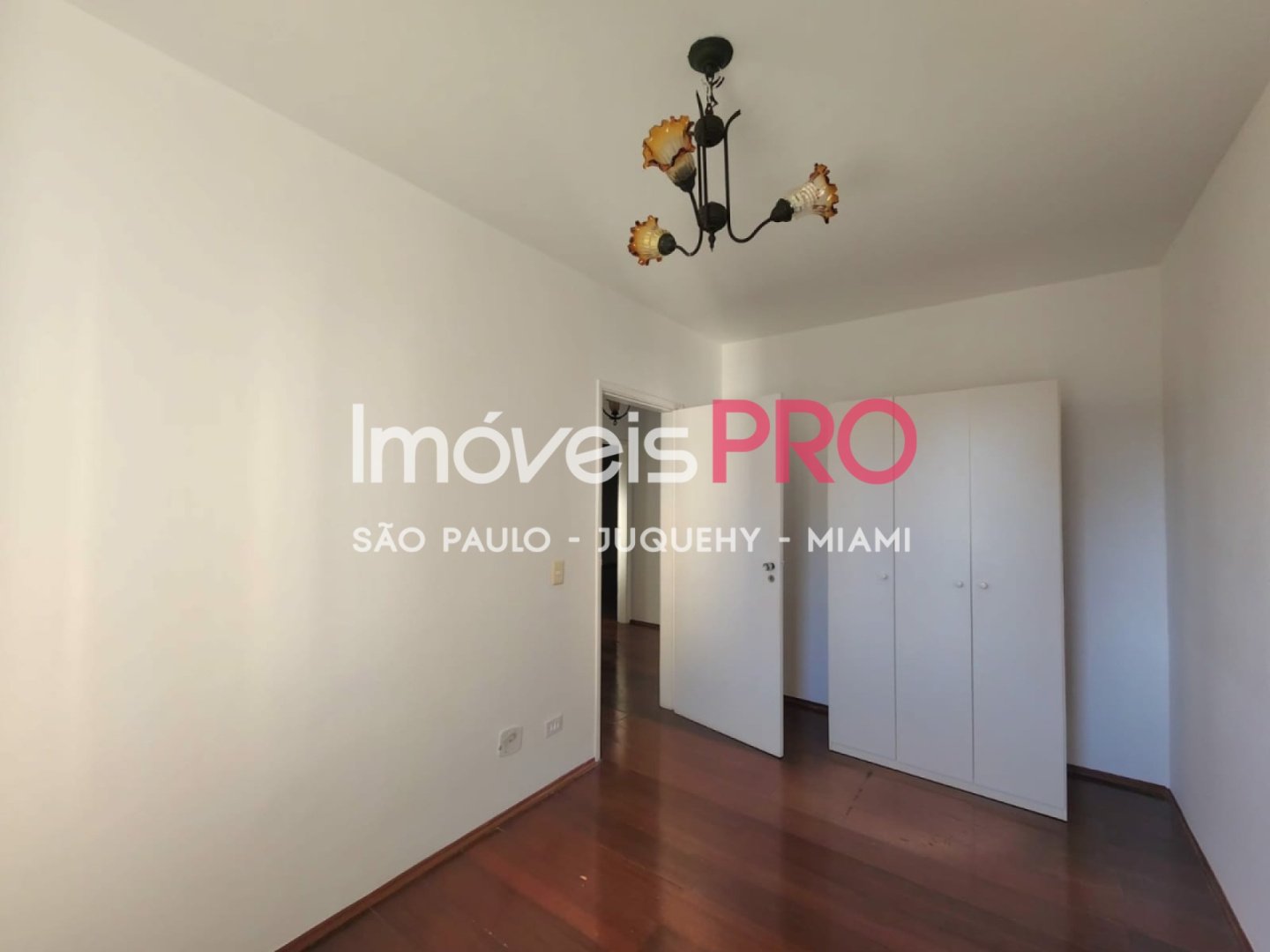 Foto :: https://assets.imoveispro.com.br/thumb/IP38883/apartamento-venda-real-parque_IP38883_17_1920x1080.jpg?