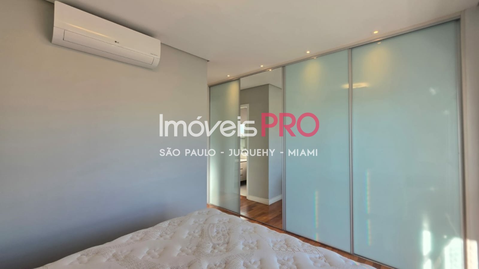 Foto :: IP38894