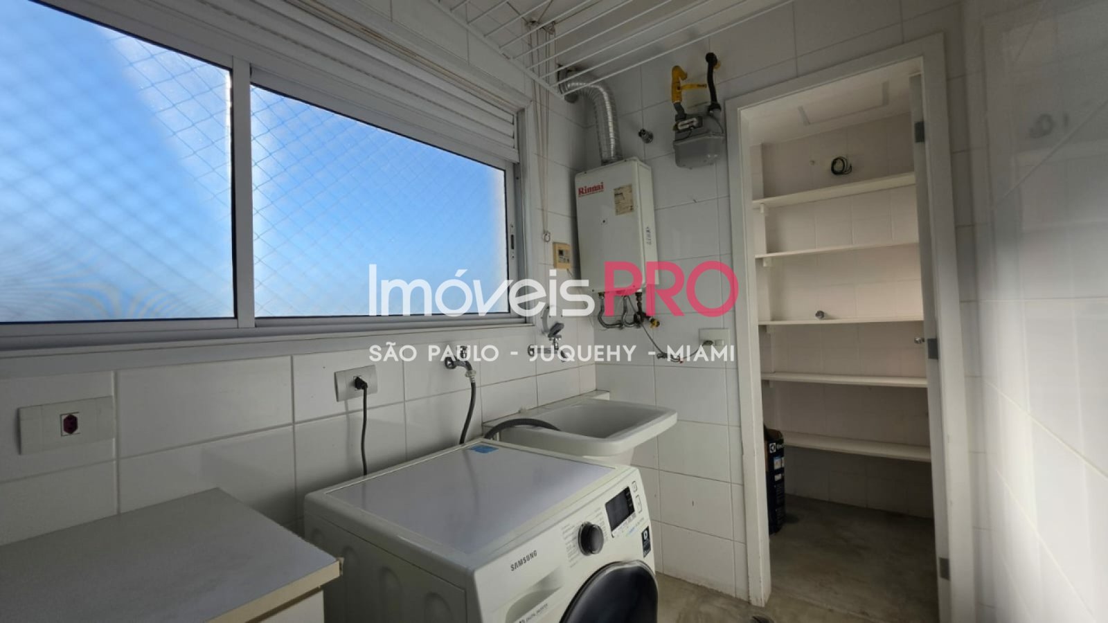 Foto :: IP38894