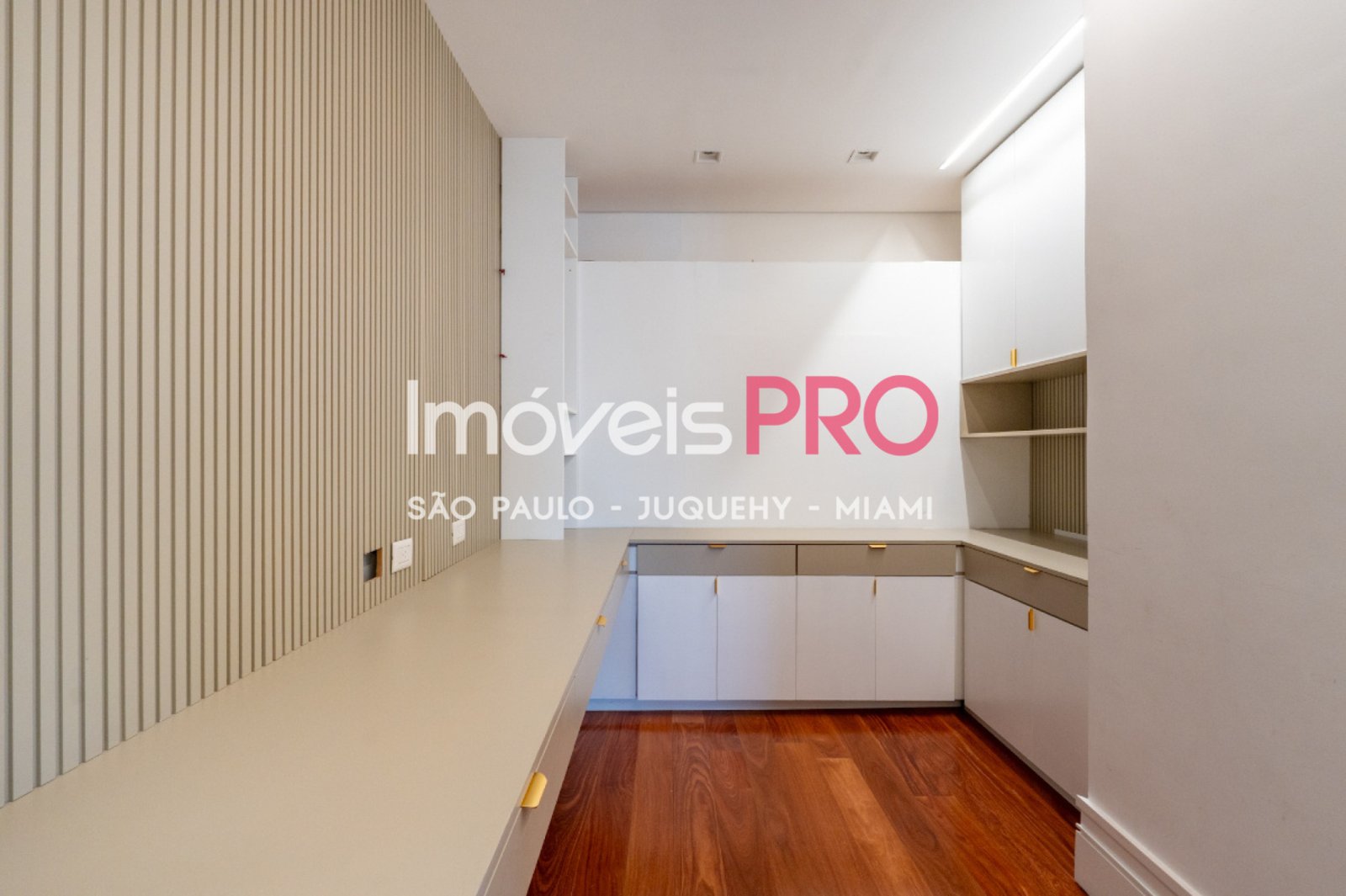 Foto :: https://assets.imoveispro.com.br/thumb/IP38900/apartamento-venda-itaim-bibi_IP38900_53_1920x1080.jpg?