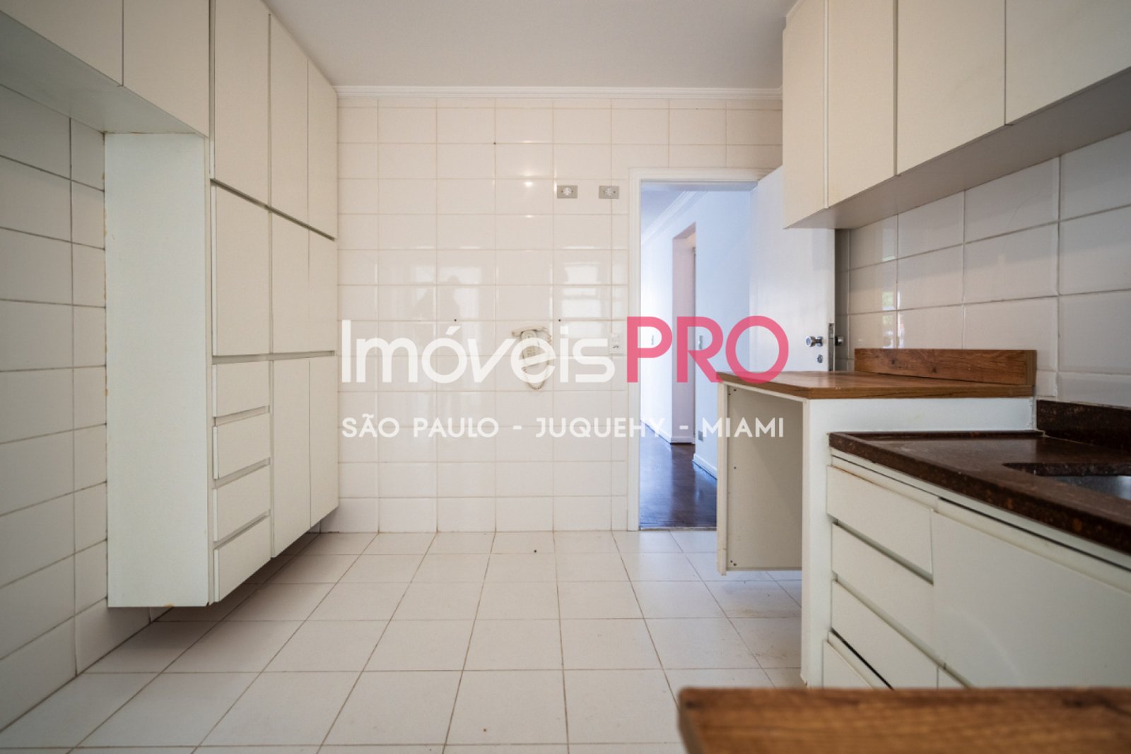 Foto :: https://assets.imoveispro.com.br/thumb/IP38902/apartamento-venda-moema-passaros_IP38902_17_1920x1080.jpg?