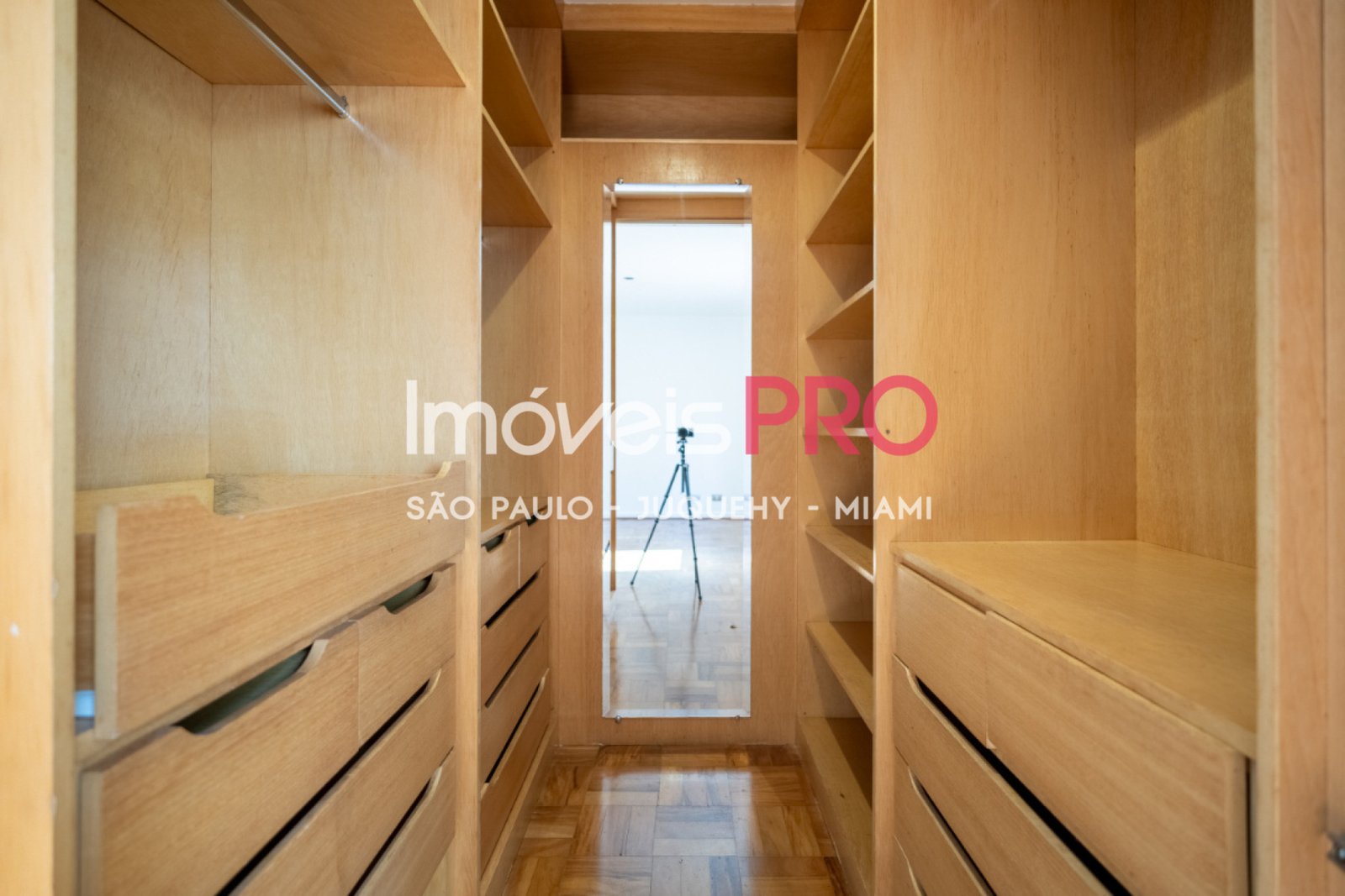 Foto :: https://assets.imoveispro.com.br/thumb/IP38902/apartamento-venda-moema-passaros_IP38902_29_1920x1080.jpg?