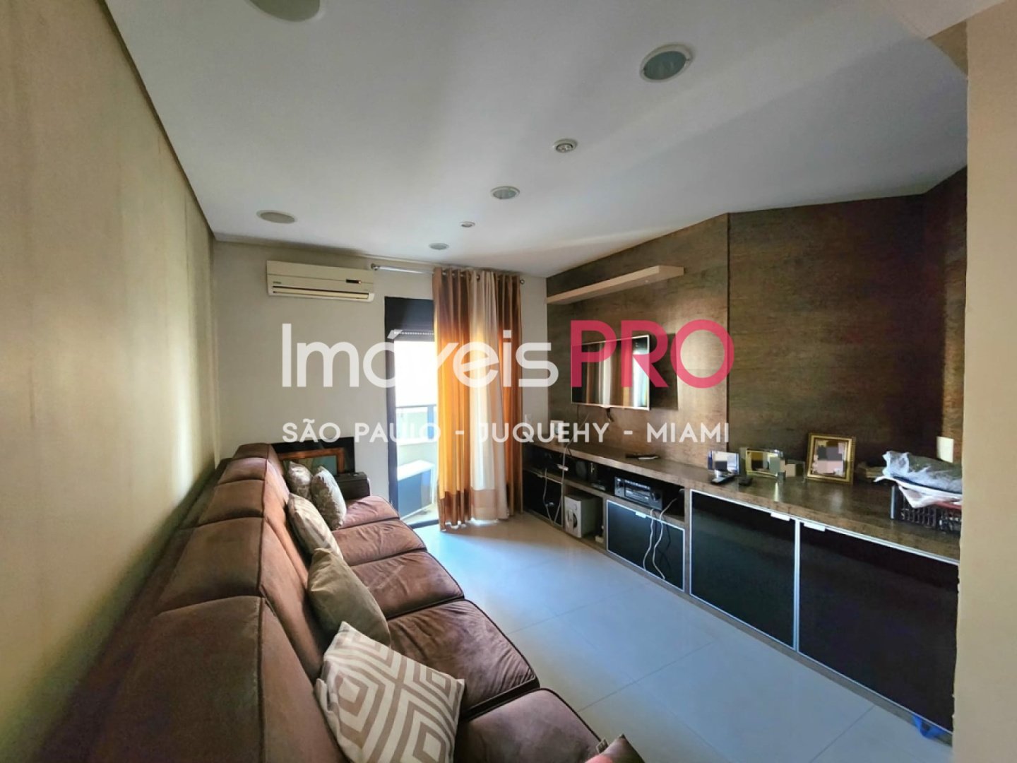 Foto :: https://assets.imoveispro.com.br/thumb/IP38916/apartamento-venda-moema_IP38916_11_1920x1080.jpg?