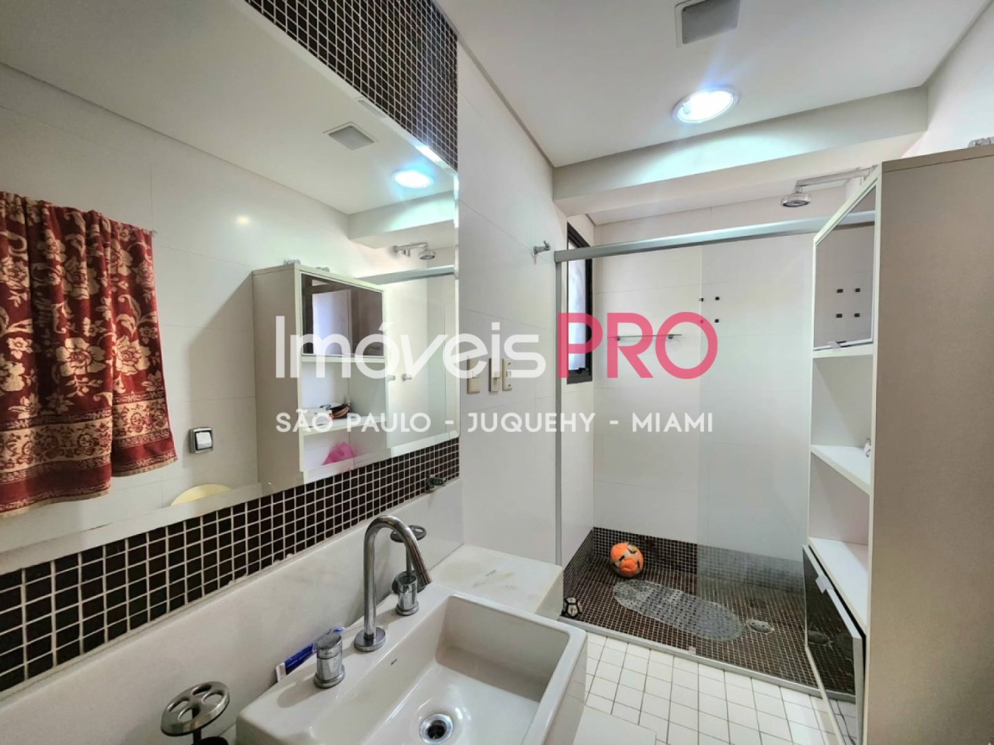 Foto :: https://assets.imoveispro.com.br/thumb/IP38916/apartamento-venda-moema_IP38916_23_1920x1080.jpg?