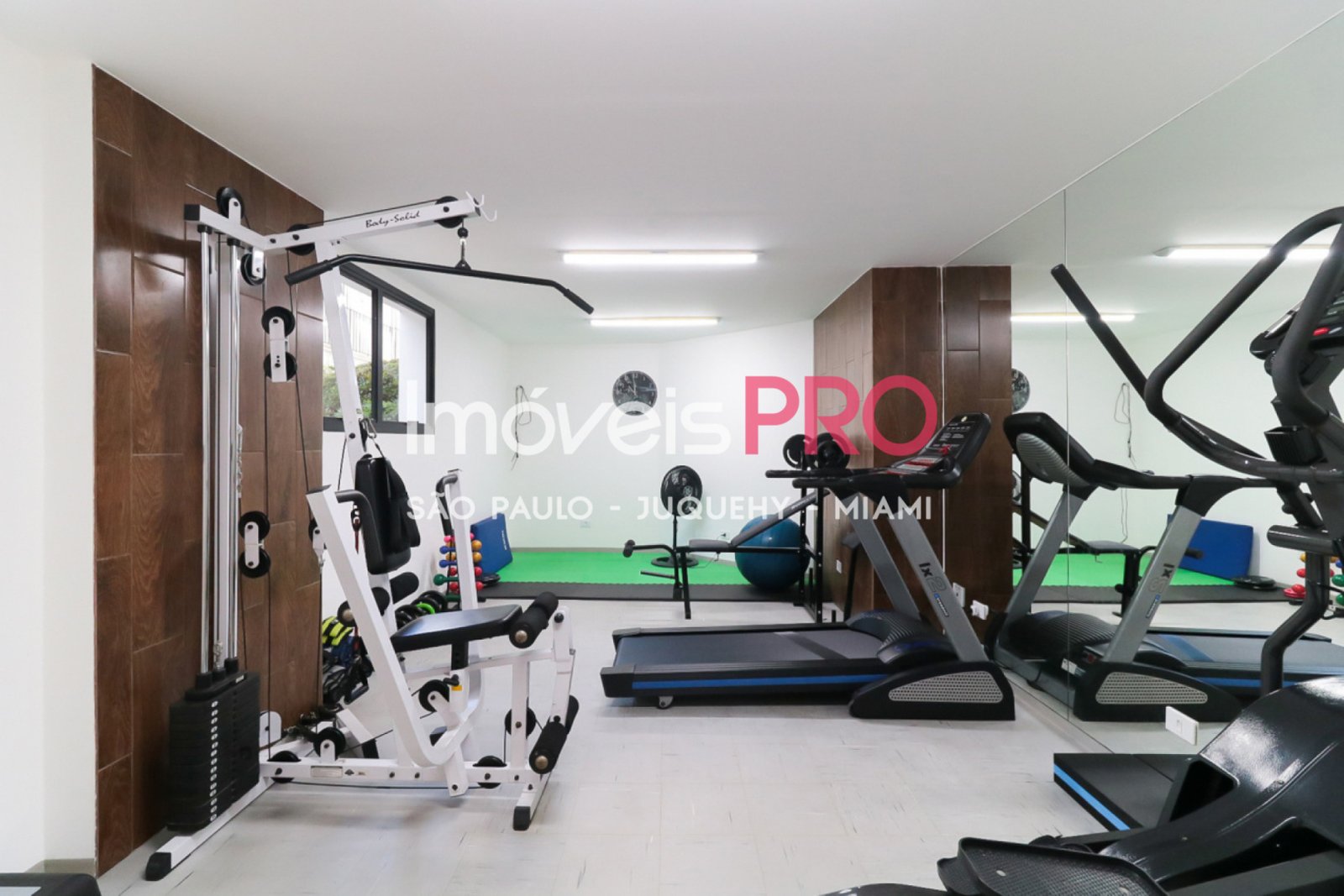 Foto :: https://assets.imoveispro.com.br/thumb/IP38916/apartamento-venda-moema_IP38916_35_1920x1080.jpg?