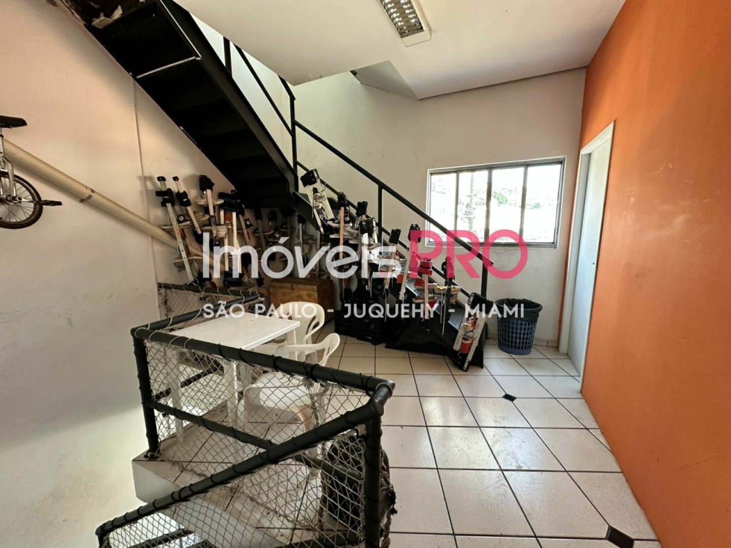 Foto :: https://assets.imoveispro.com.br/thumb/IP38924/galpao-venda-vila-anglo-brasileira_IP38924_11_1920x1080.jpg?