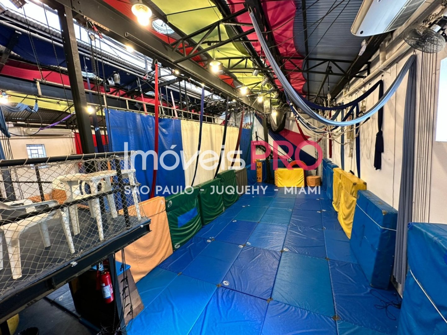 Foto :: https://assets.imoveispro.com.br/thumb/IP38924/galpao-venda-vila-anglo-brasileira_IP38924_17_1920x1080.jpg?