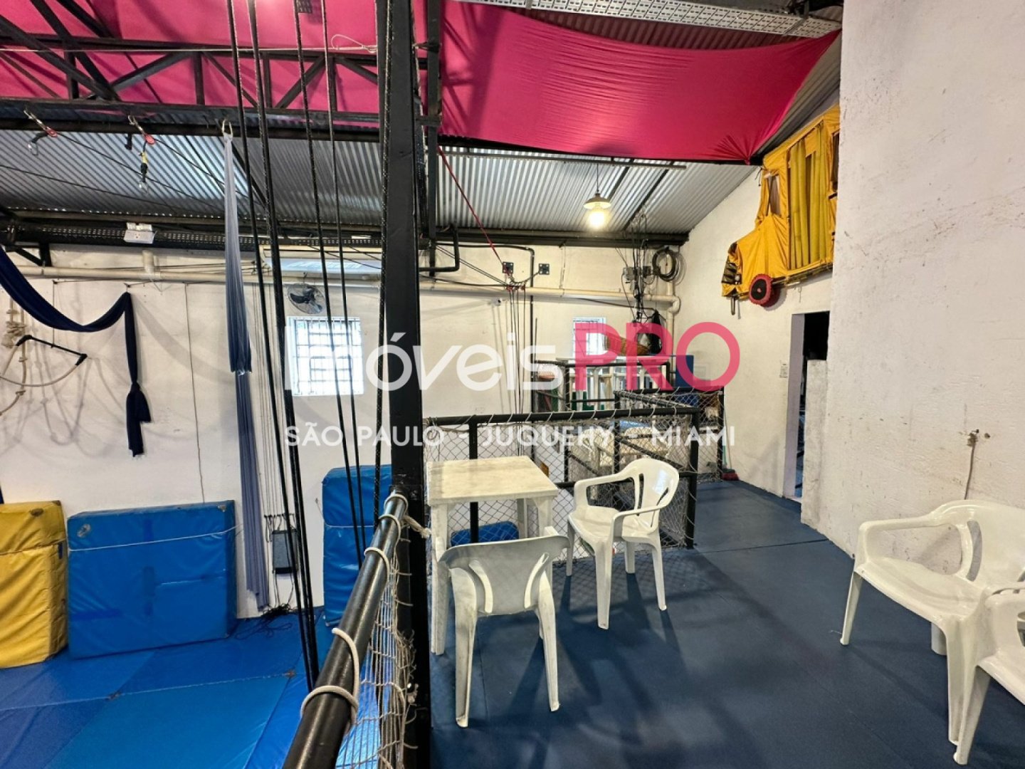 Foto :: https://assets.imoveispro.com.br/thumb/IP38924/galpao-venda-vila-anglo-brasileira_IP38924_23_1920x1080.jpg?