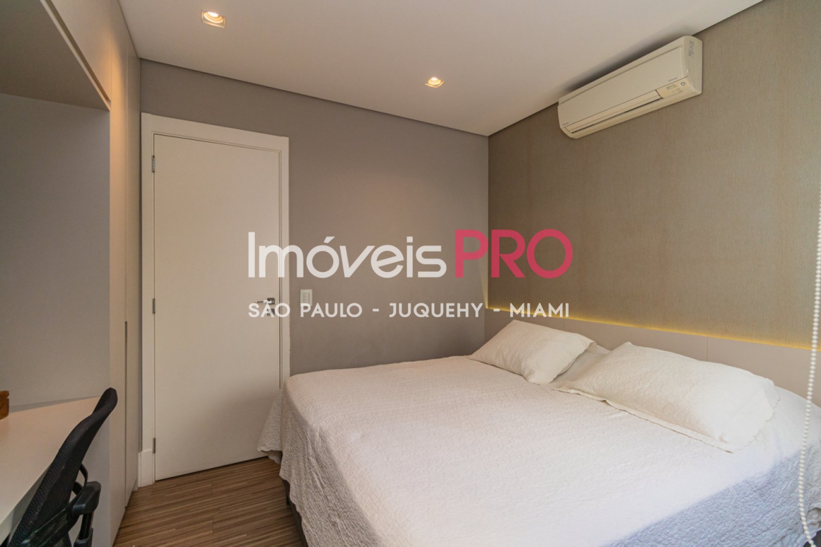 Foto :: IP38933