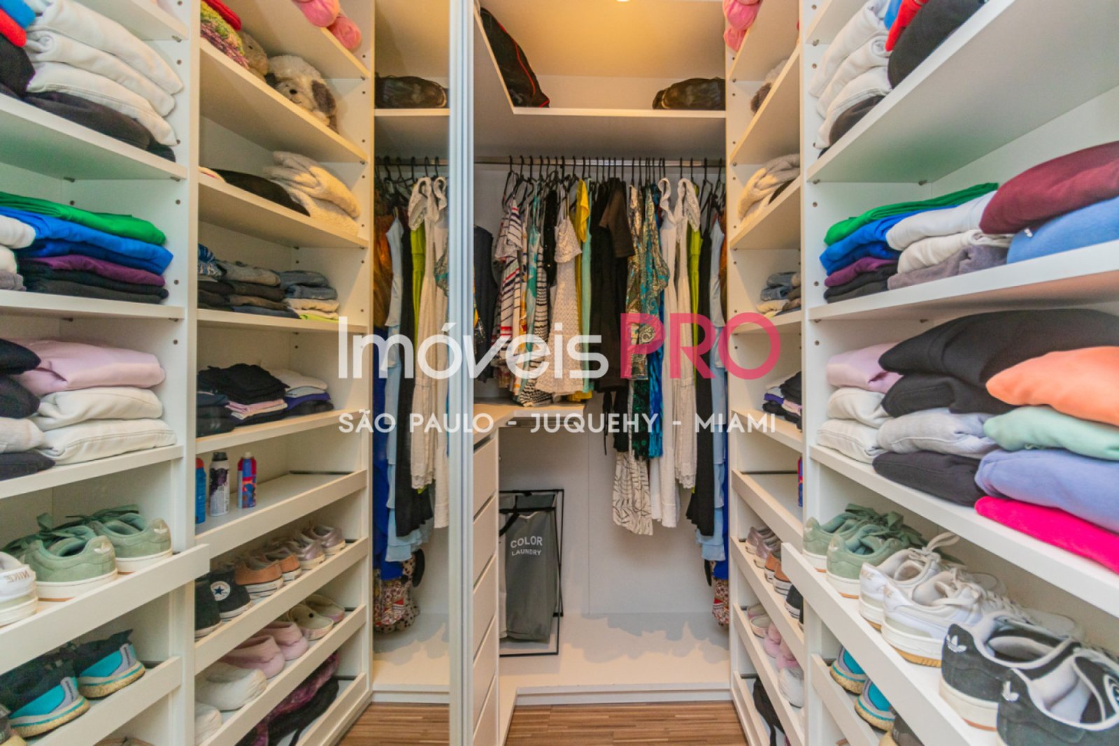 Foto :: IP38933