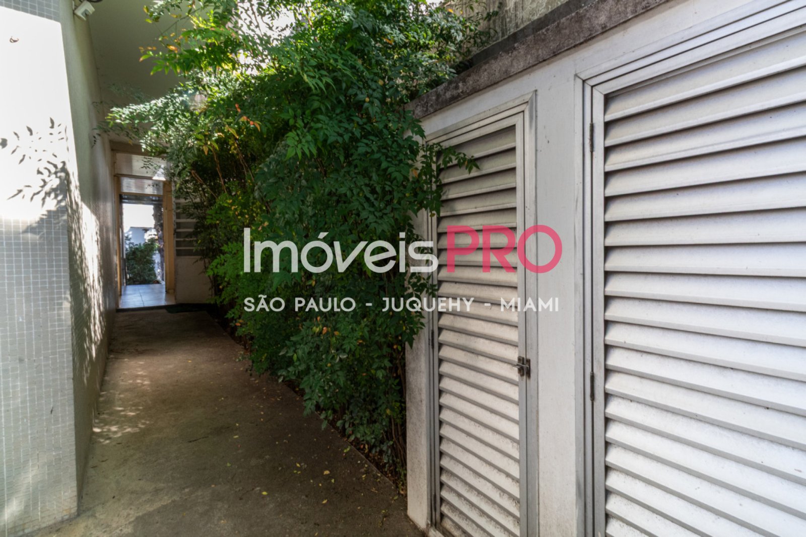 Foto :: https://assets.imoveispro.com.br/thumb/IP38951/sobrado-venda-moema_IP38951_23_1920x1080.jpg?