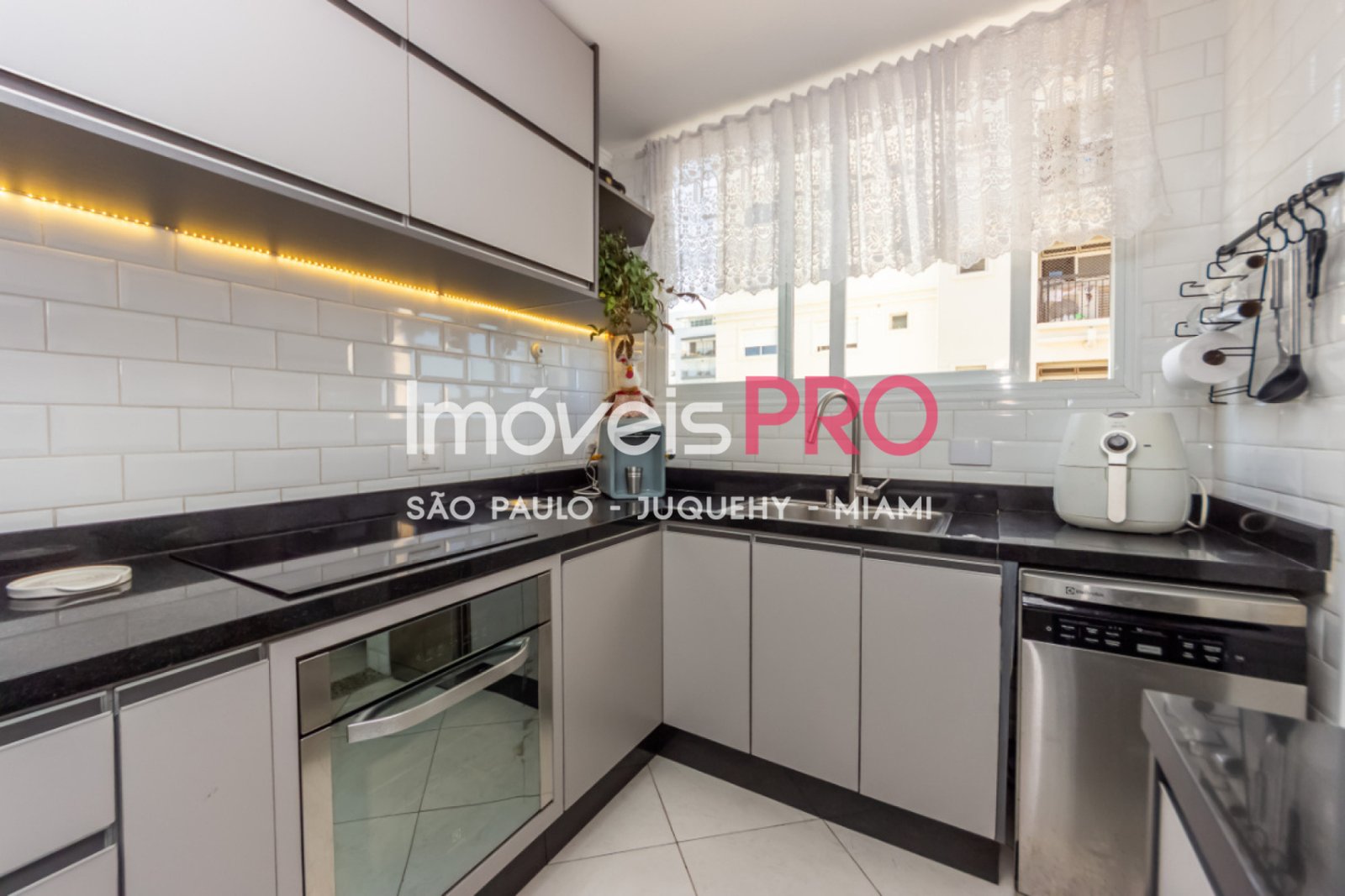 Foto :: https://assets.imoveispro.com.br/thumb/IP38956/apartamento-venda-moema_IP38956_11_1920x1080.jpg?