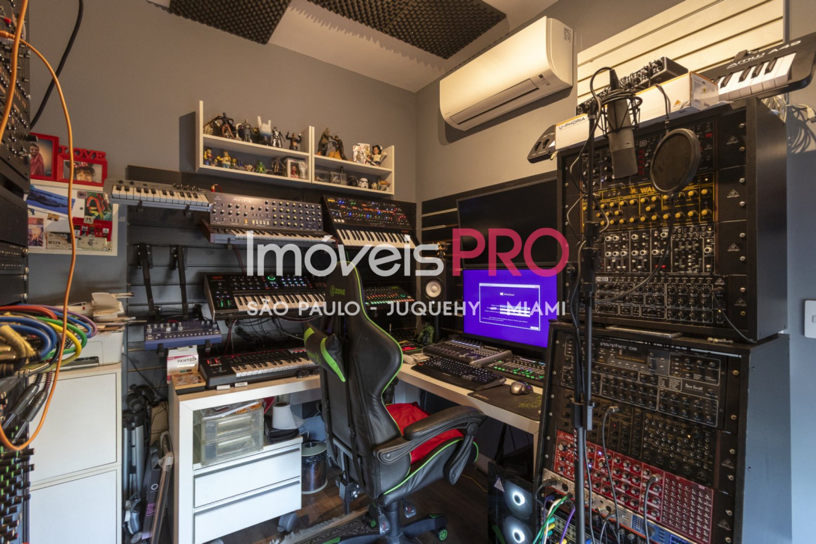 Foto :: https://assets.imoveispro.com.br/thumb/IP38980/apartamento-venda-vila-mascote_IP38980_29_1920x1080.jpg?