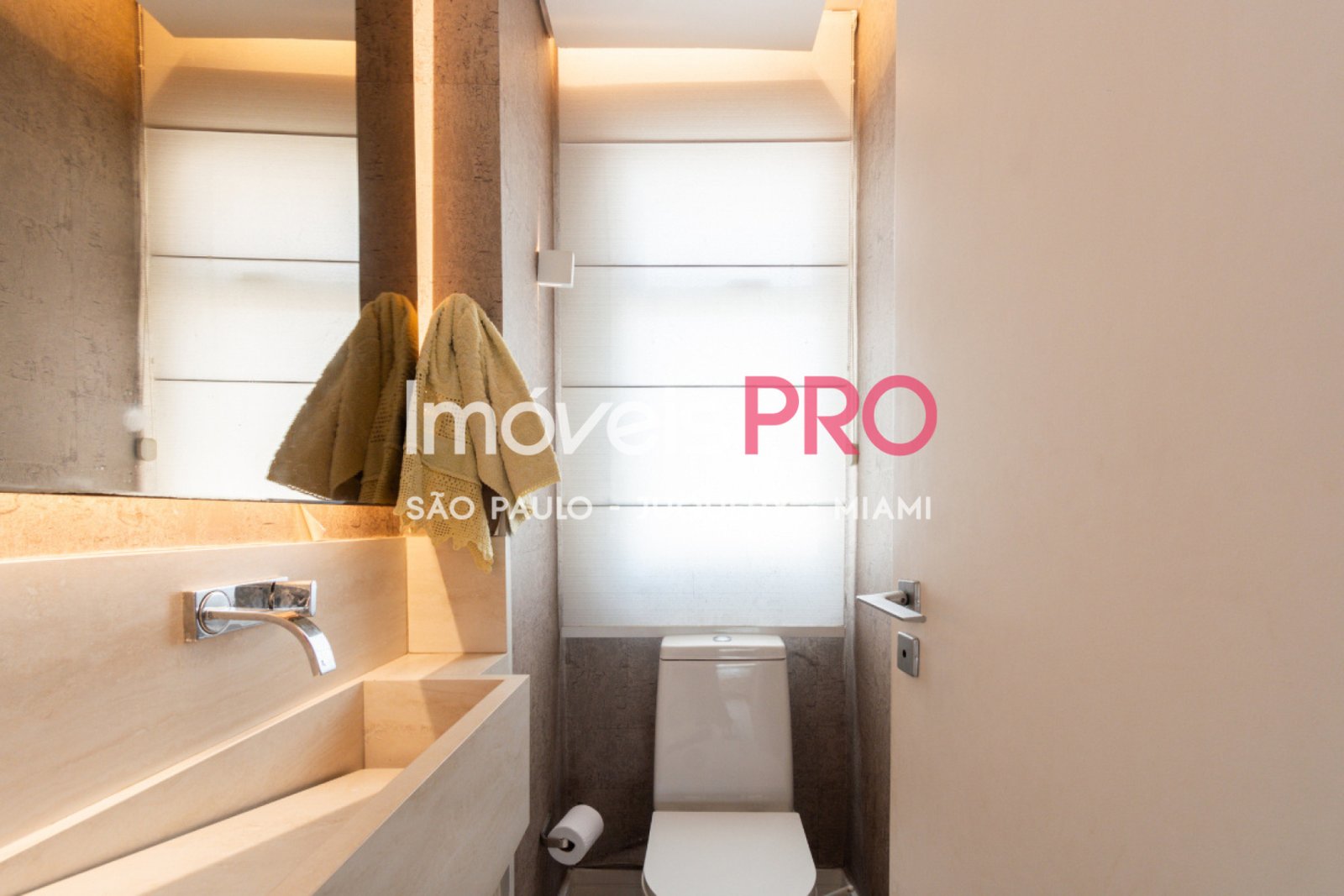 Foto :: IP38984
