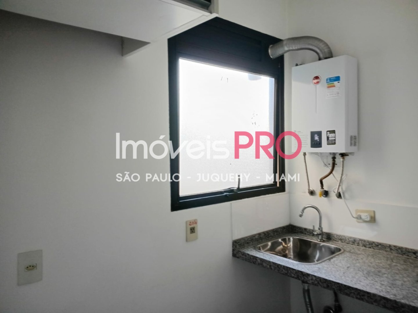 Foto :: IP38989