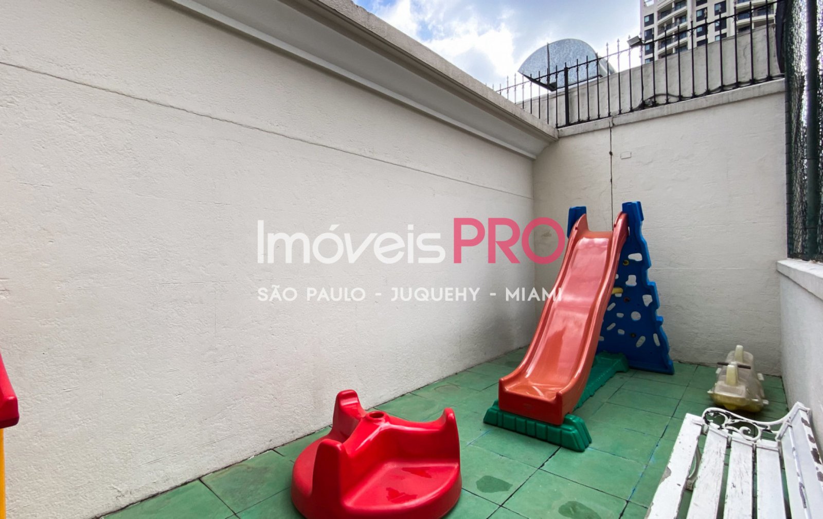 Foto :: https://assets.imoveispro.com.br/thumb/IP38996/apartamento-venda-moema_IP38996_17_1920x1080.jpg?