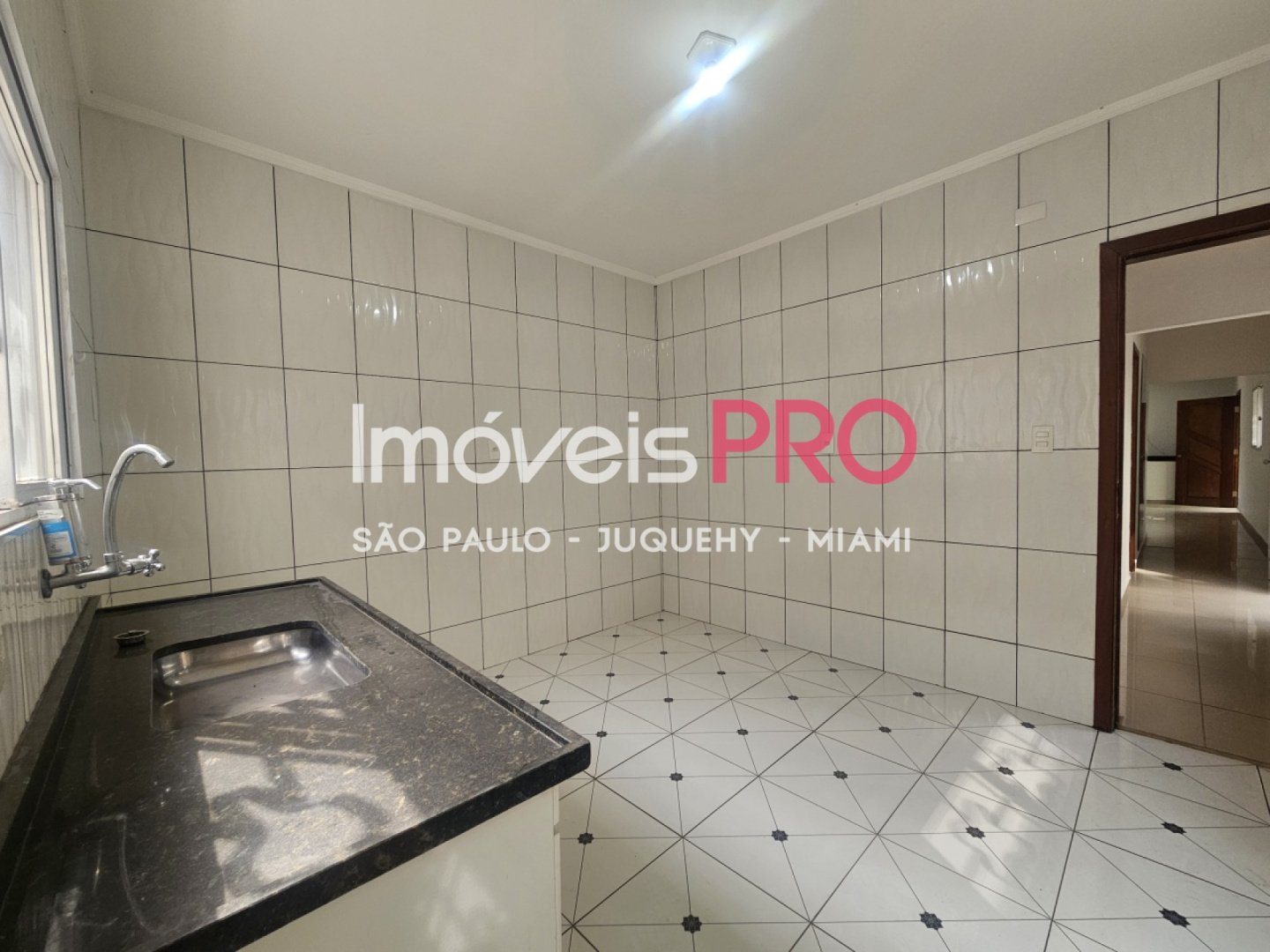 Foto :: https://assets.imoveispro.com.br/thumb/IP38999/casa-venda-vila-mariana_IP38999_11_1920x1080.jpg?