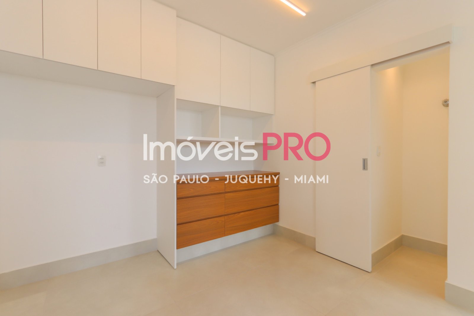 Foto :: https://assets.imoveispro.com.br/thumb/IP39013/apartamento-venda-santa-cecilia_IP39013_17_1920x1080.jpg?