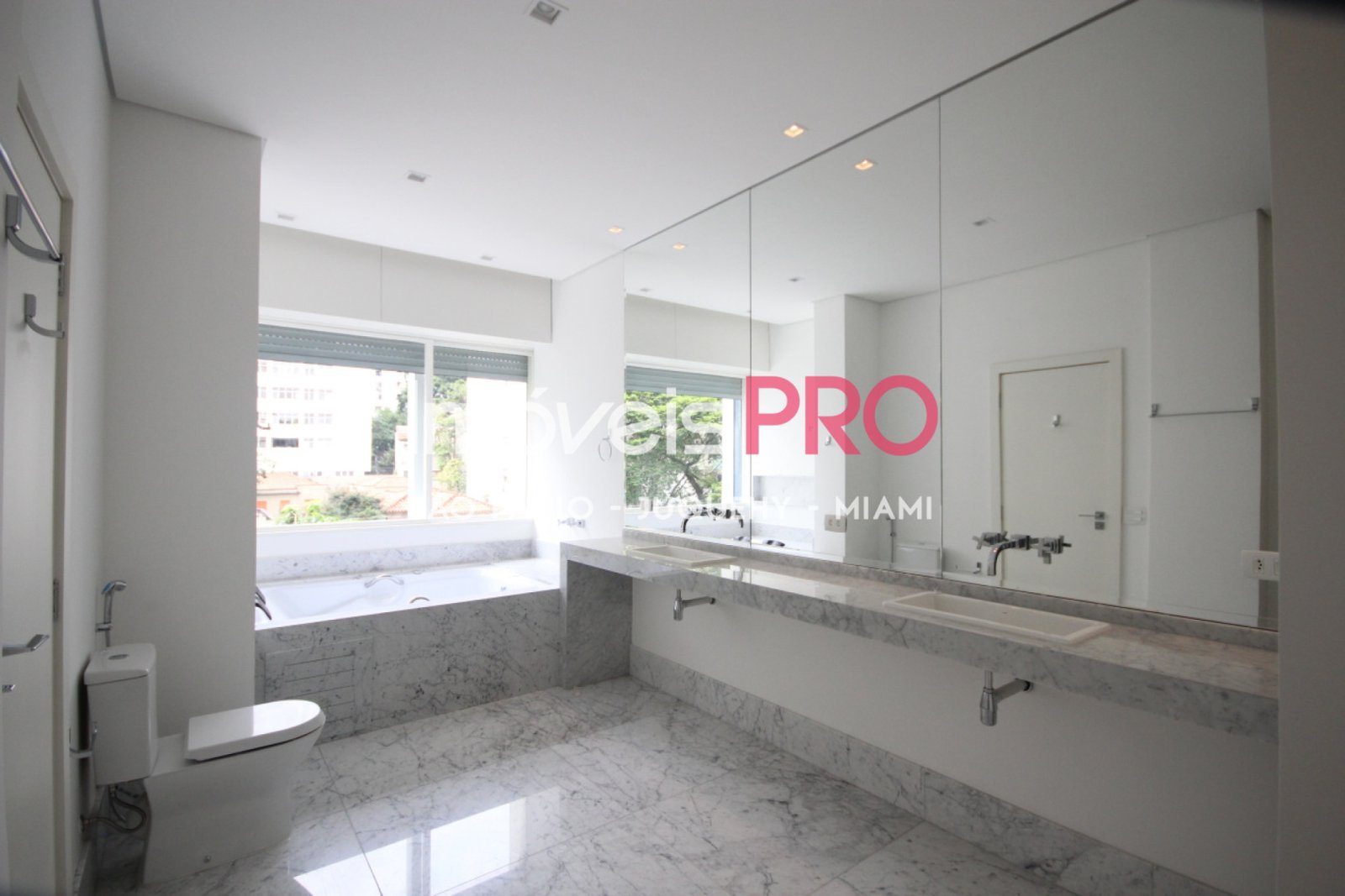 Foto :: https://assets.imoveispro.com.br/thumb/IP39014/apartamento-venda-higienopolis_IP39014_35_1920x1080.jpg?